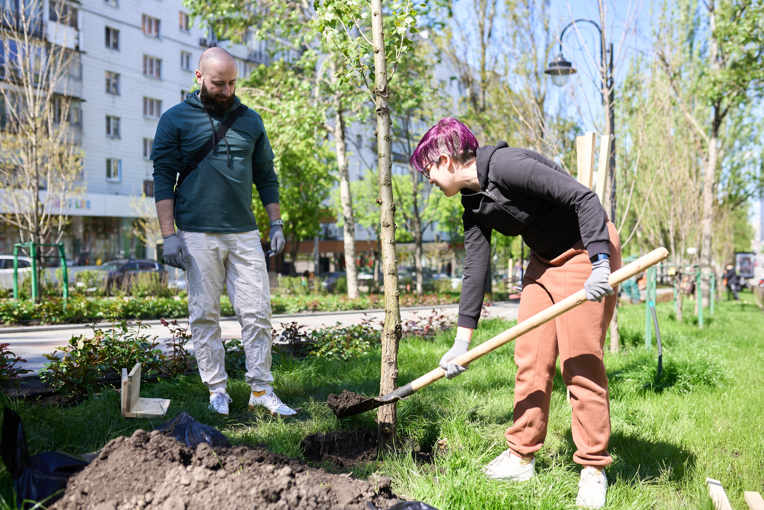 Фотозйомка висадки дерев у центрі Києва — екологічна ініціатива 2025. Фотограф Київ – Репортаж, Події | Павленко Віктор
