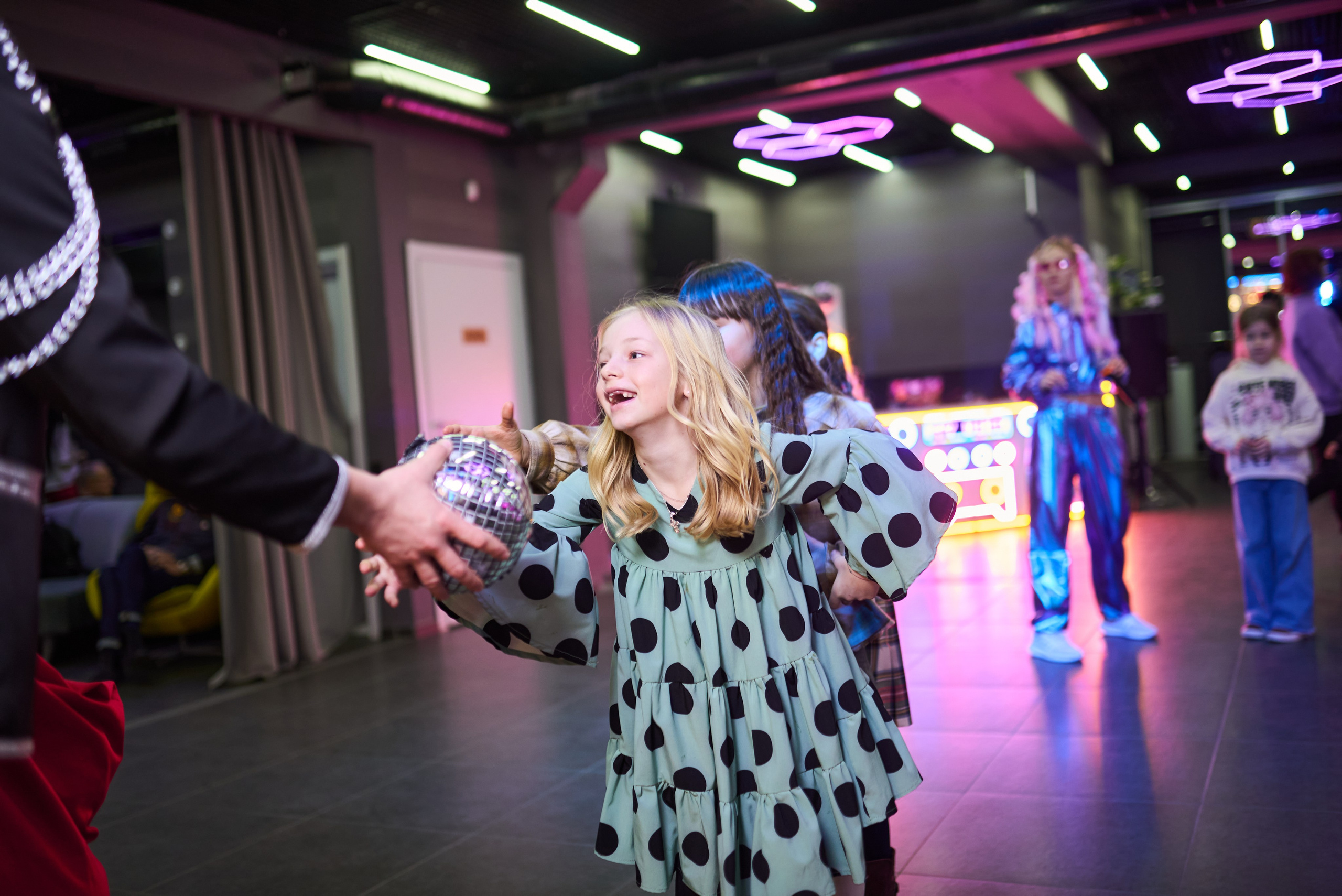 Фотосесія дитячого дня народження у стилі диско-вечірки – яскраві фото свята. Фотограф Київ – Репортаж, Події | Павленко Віктор