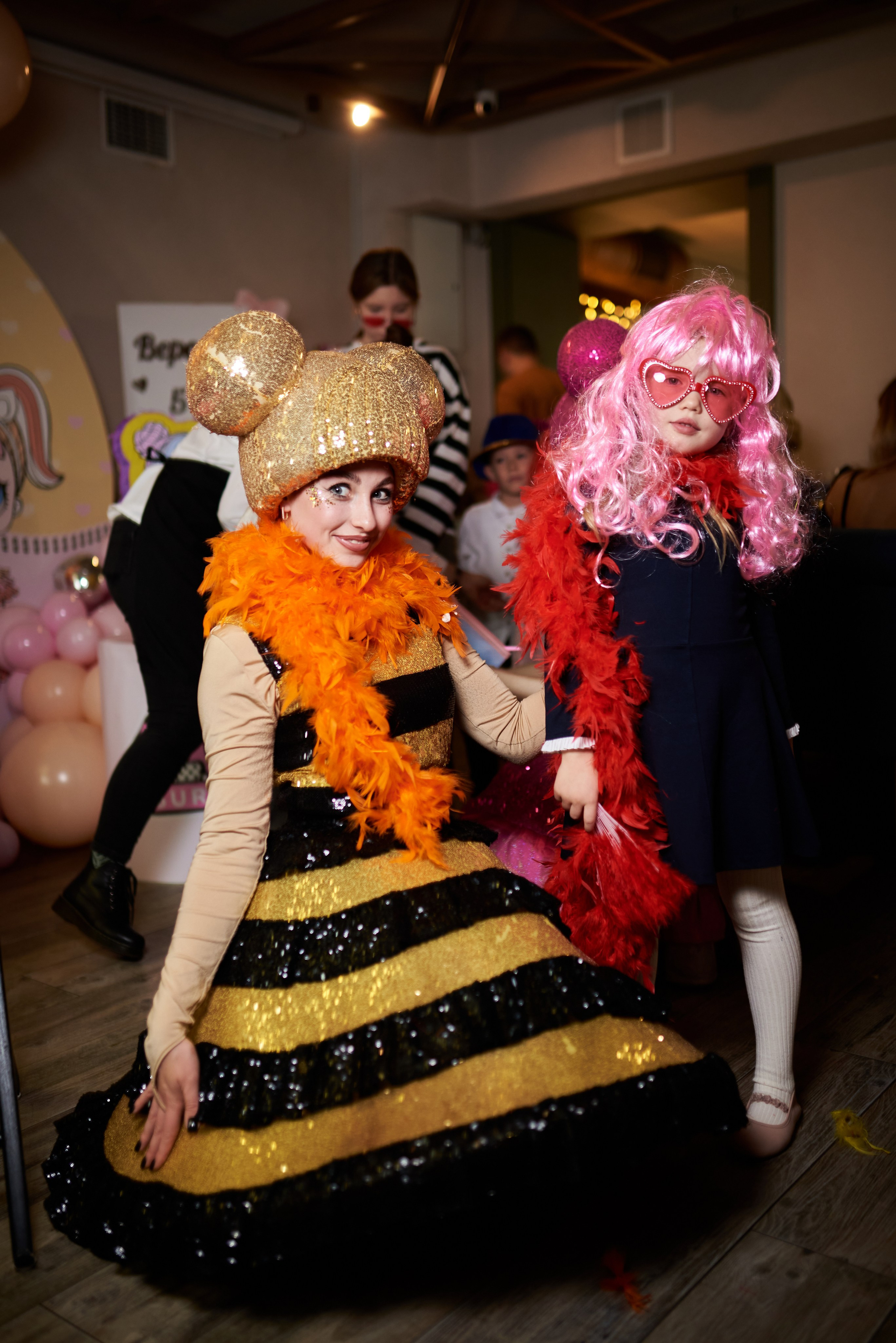 Фотозйомка з аніматорами в стилі Бджілка Мая – яскраві фото з додатковим світлом. Фотограф Київ – Репортаж, Події | Павленко Віктор