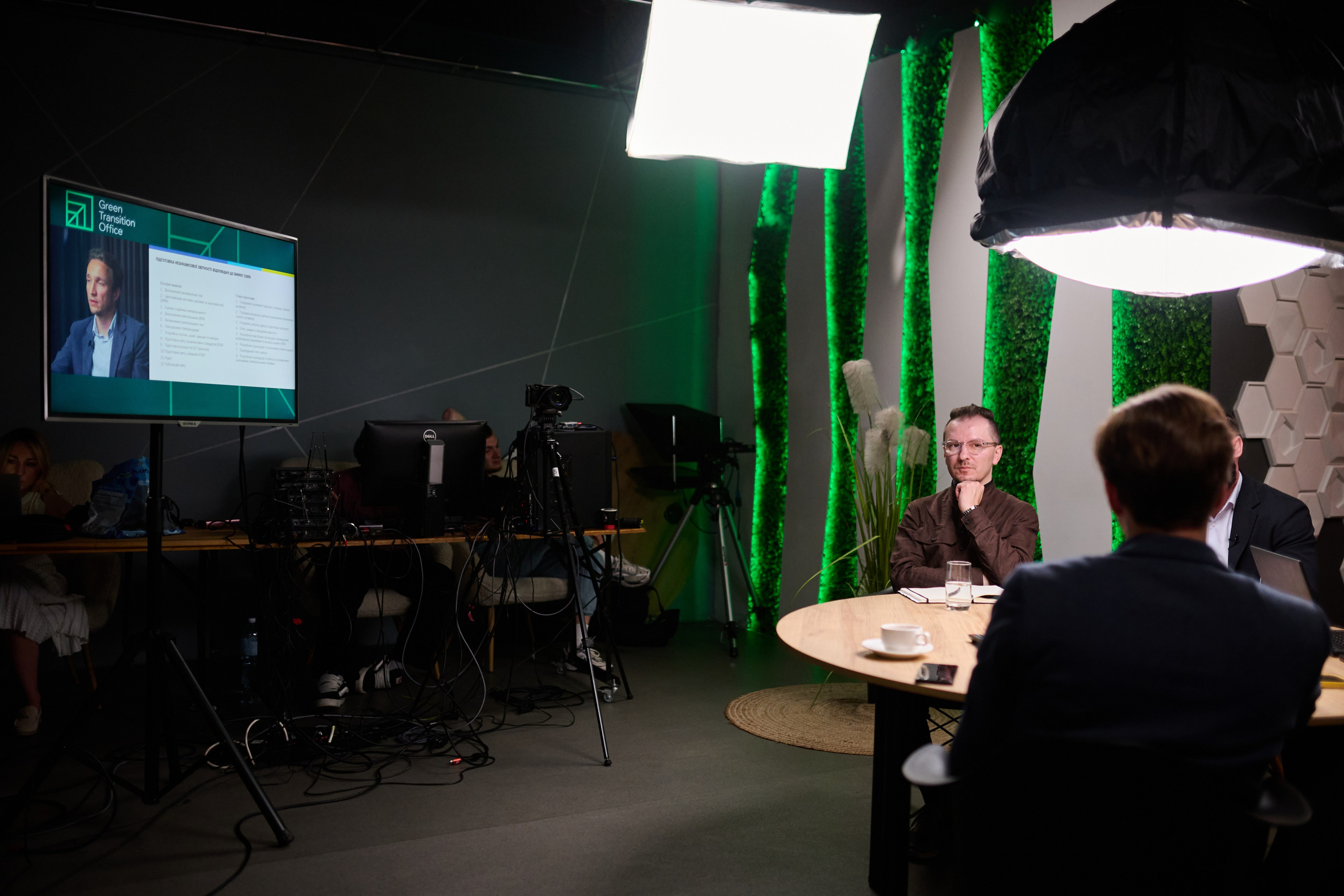 Фотограф на онлайн конференцію — зйомка студійної трансляції. Фотограф Київ – Репортаж, Події | Павленко Віктор