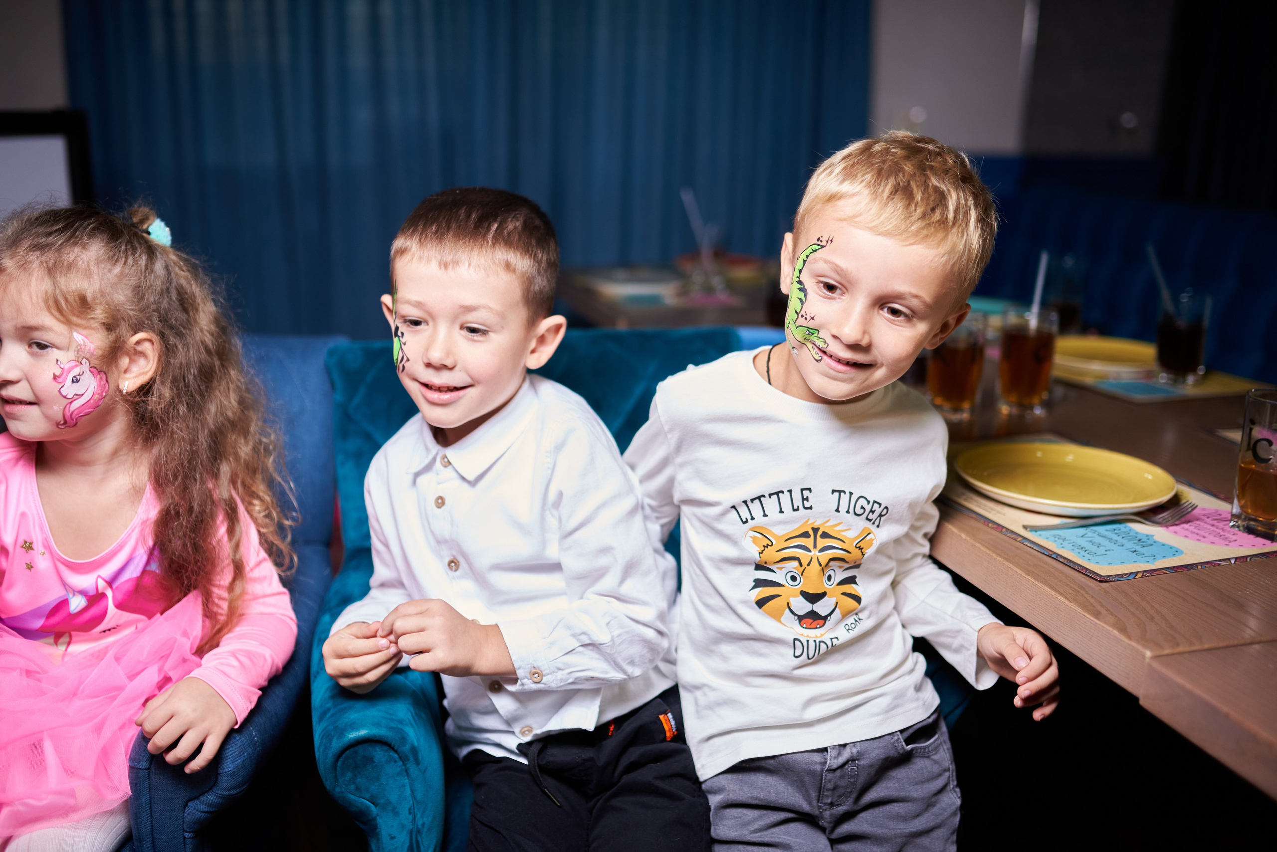 Фотозйомка з аніматорами в стилі Бджілка Мая – яскраві фото з додатковим світлом. Фотограф Київ – Репортаж, Події | Павленко Віктор