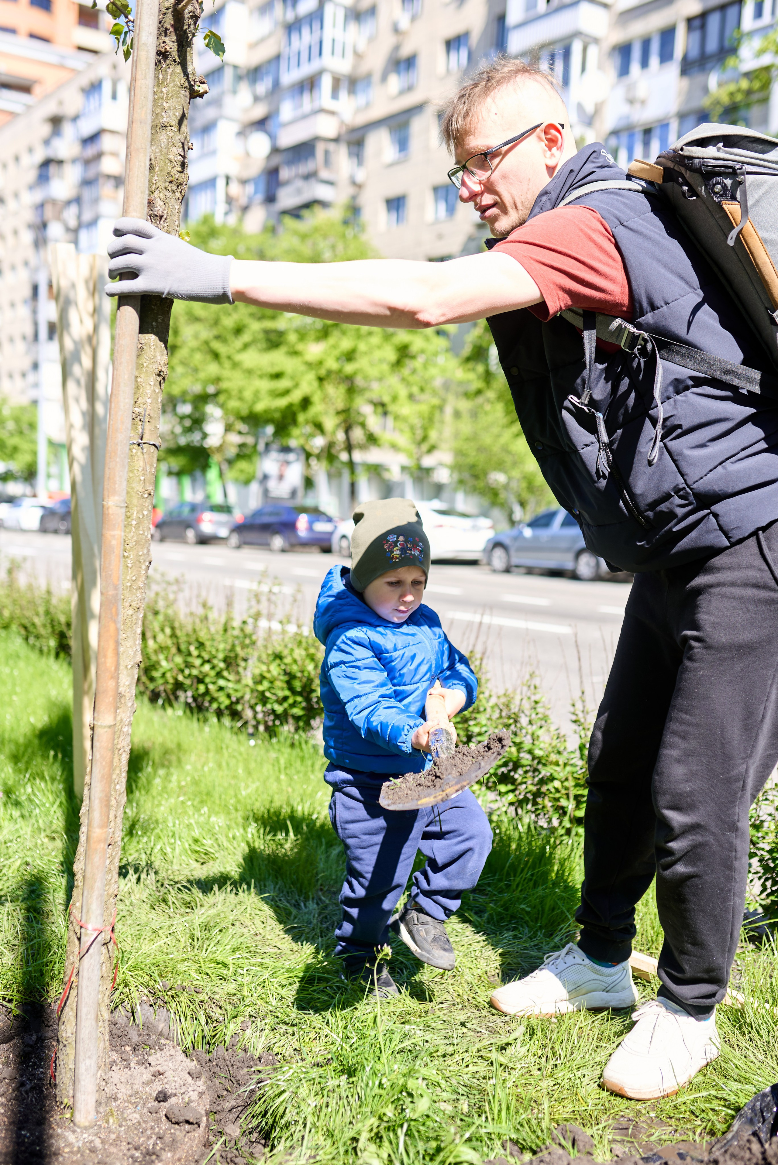 Фотозйомка висадки дерев у центрі Києва — екологічна ініціатива 2025. Фотограф Київ – Репортаж, Події | Павленко Віктор
