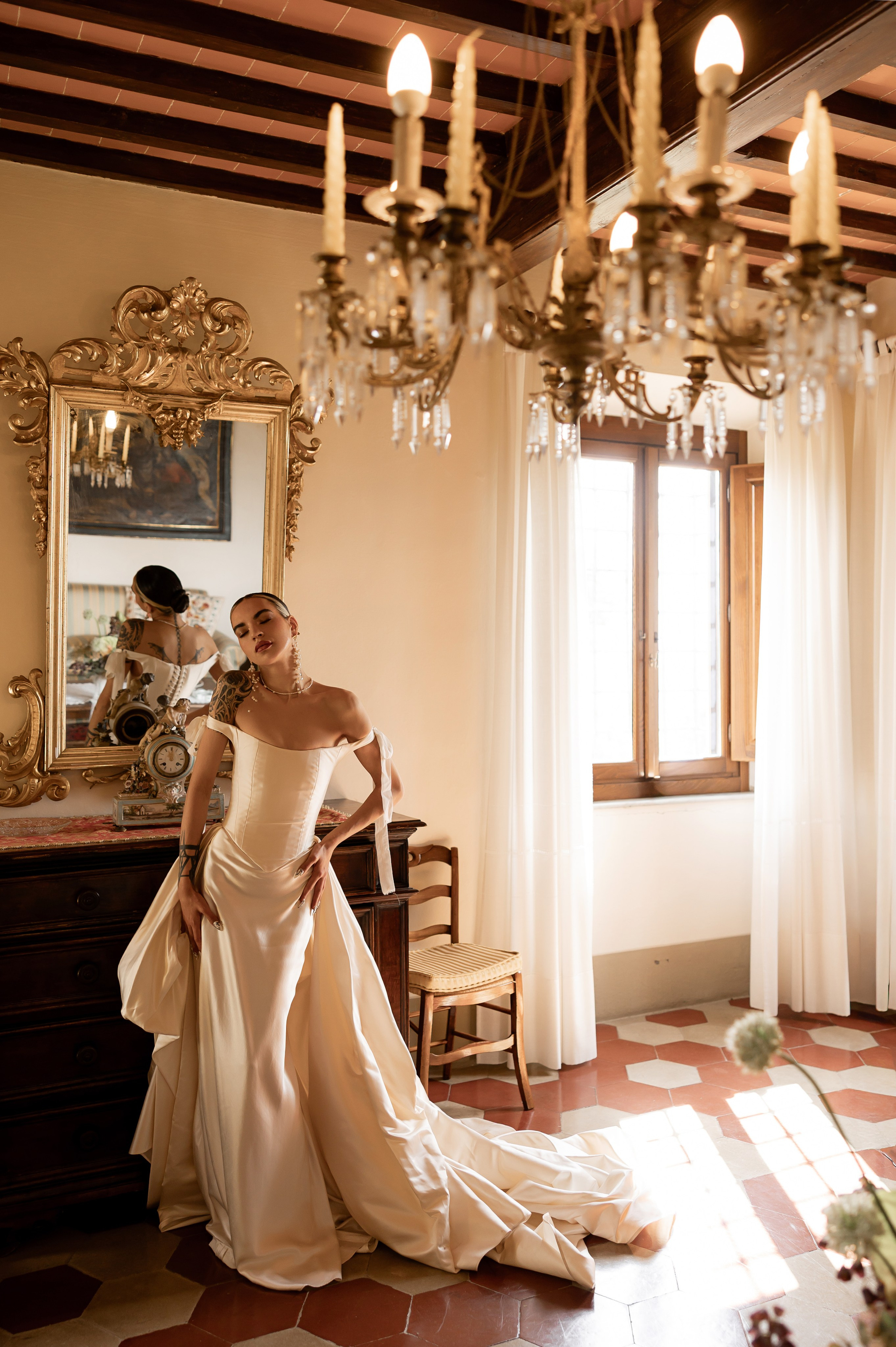Intimate wedding moments of a stylish couple during a luxury Tuscany editorial. Wedding Photographer in Ukraine & Europe | Elena Marshall