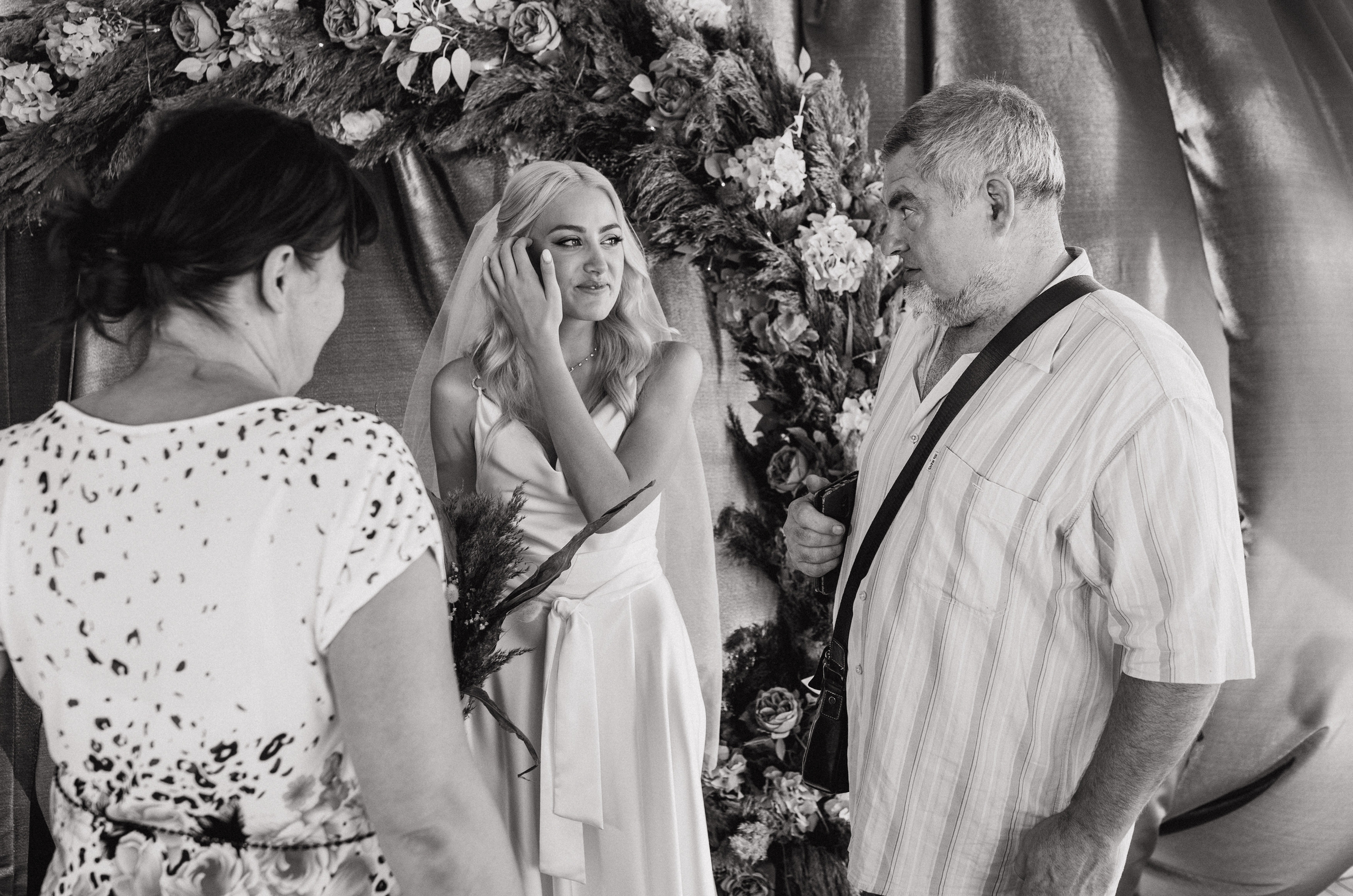 Дарья и Максим (выездная церемония). Свадебный и портретный фотограф в Запорожье Украина Elena Marshall