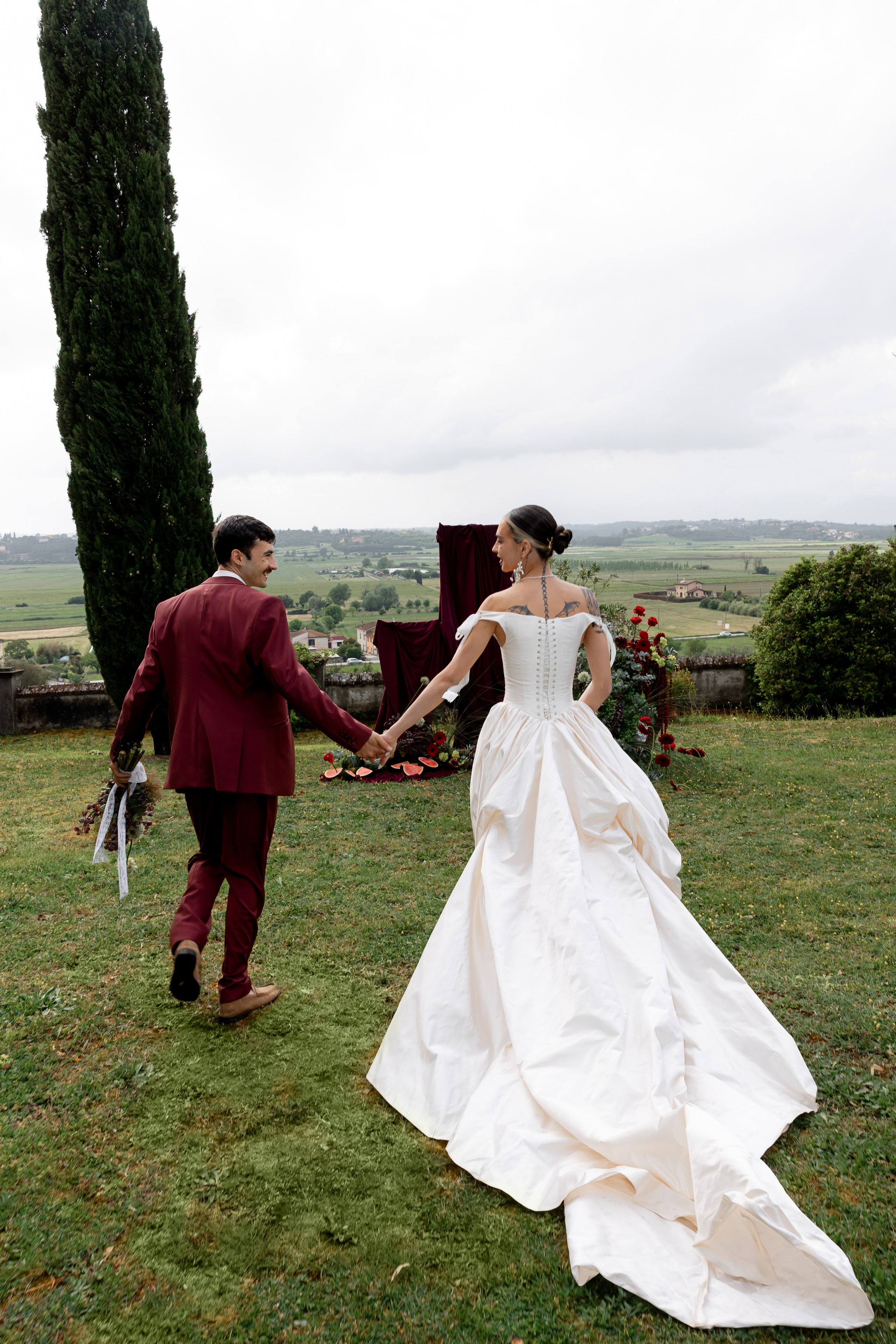 Intimate wedding moments of a stylish couple during a luxury Tuscany editorial. Wedding Photographer in Ukraine & Europe | Elena Marshall
