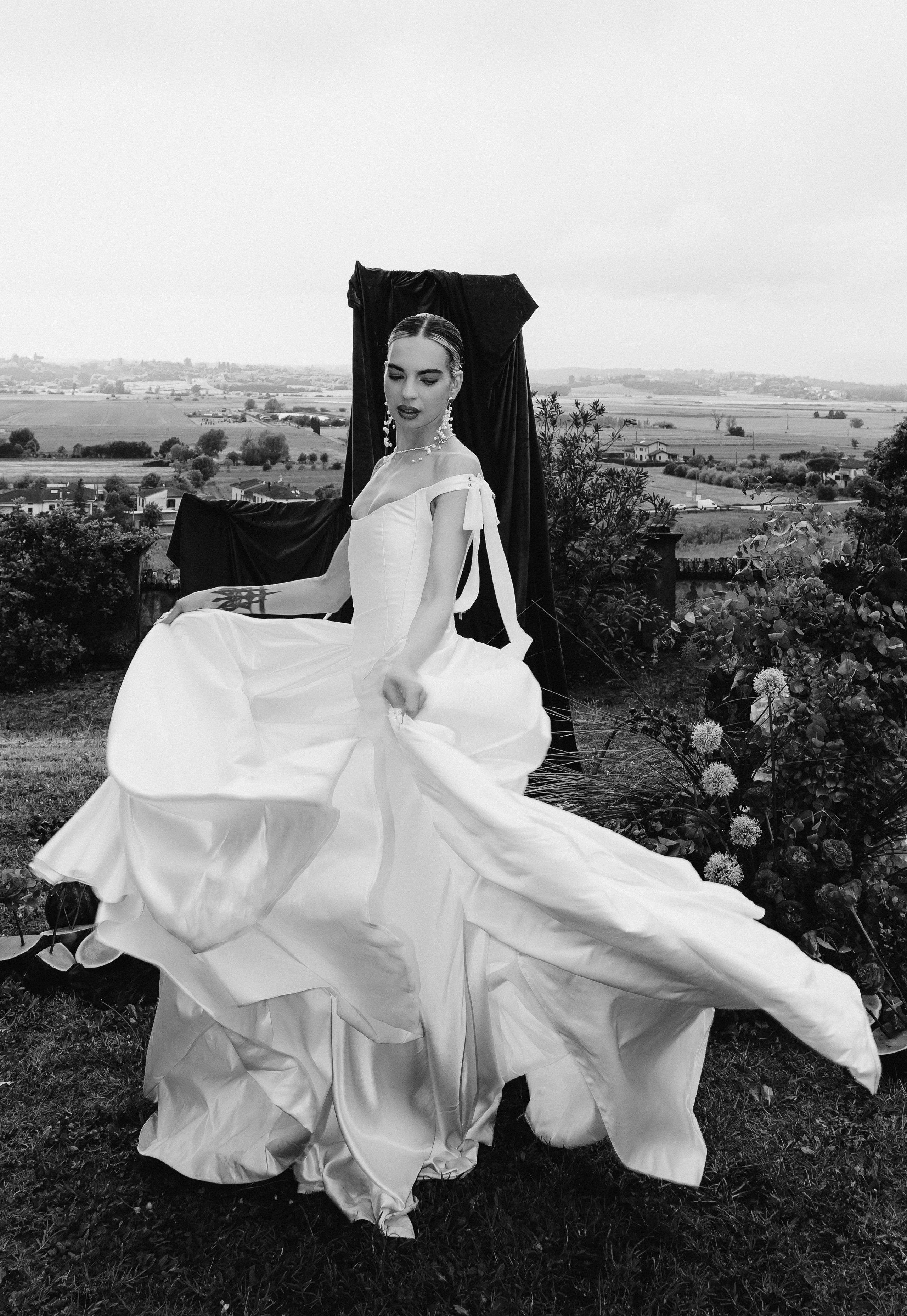 Intimate wedding moments of a stylish couple during a luxury Tuscany editorial. Wedding Photographer in Ukraine & Europe | Elena Marshall