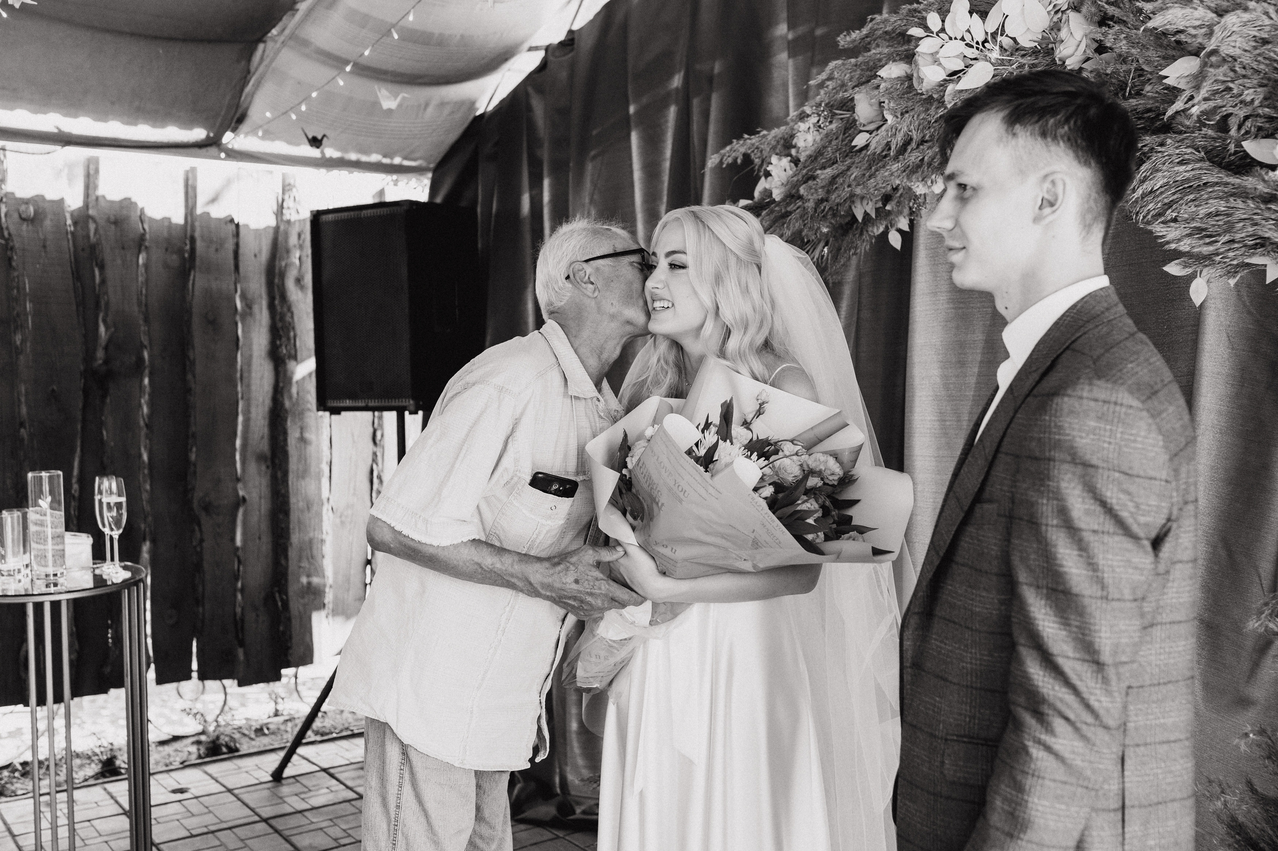 Дарья и Максим (выездная церемония). Свадебный и портретный фотограф в Запорожье Украина Elena Marshall