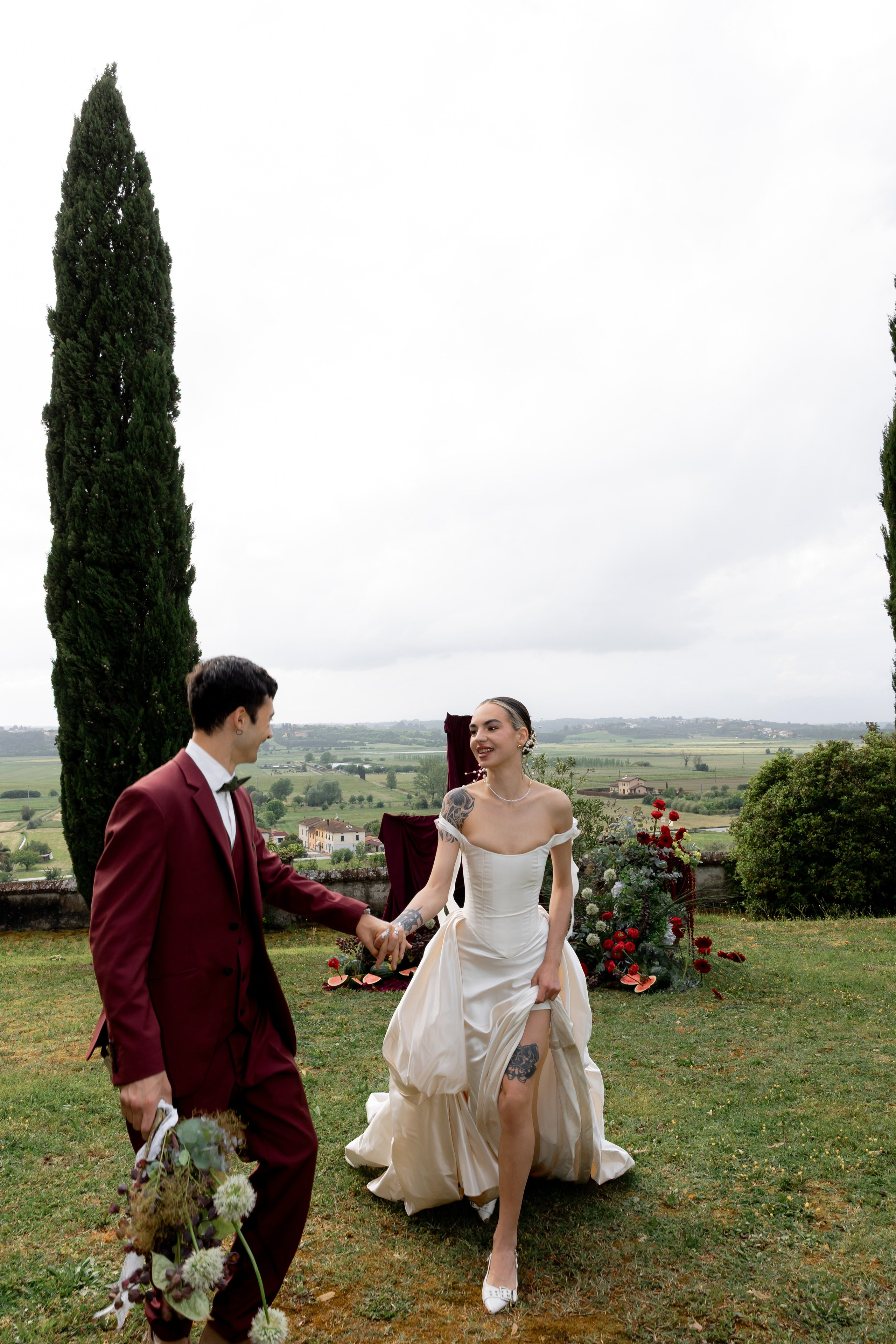 Intimate wedding moments of a stylish couple during a luxury Tuscany editorial. Wedding Photographer in Ukraine & Europe | Elena Marshall