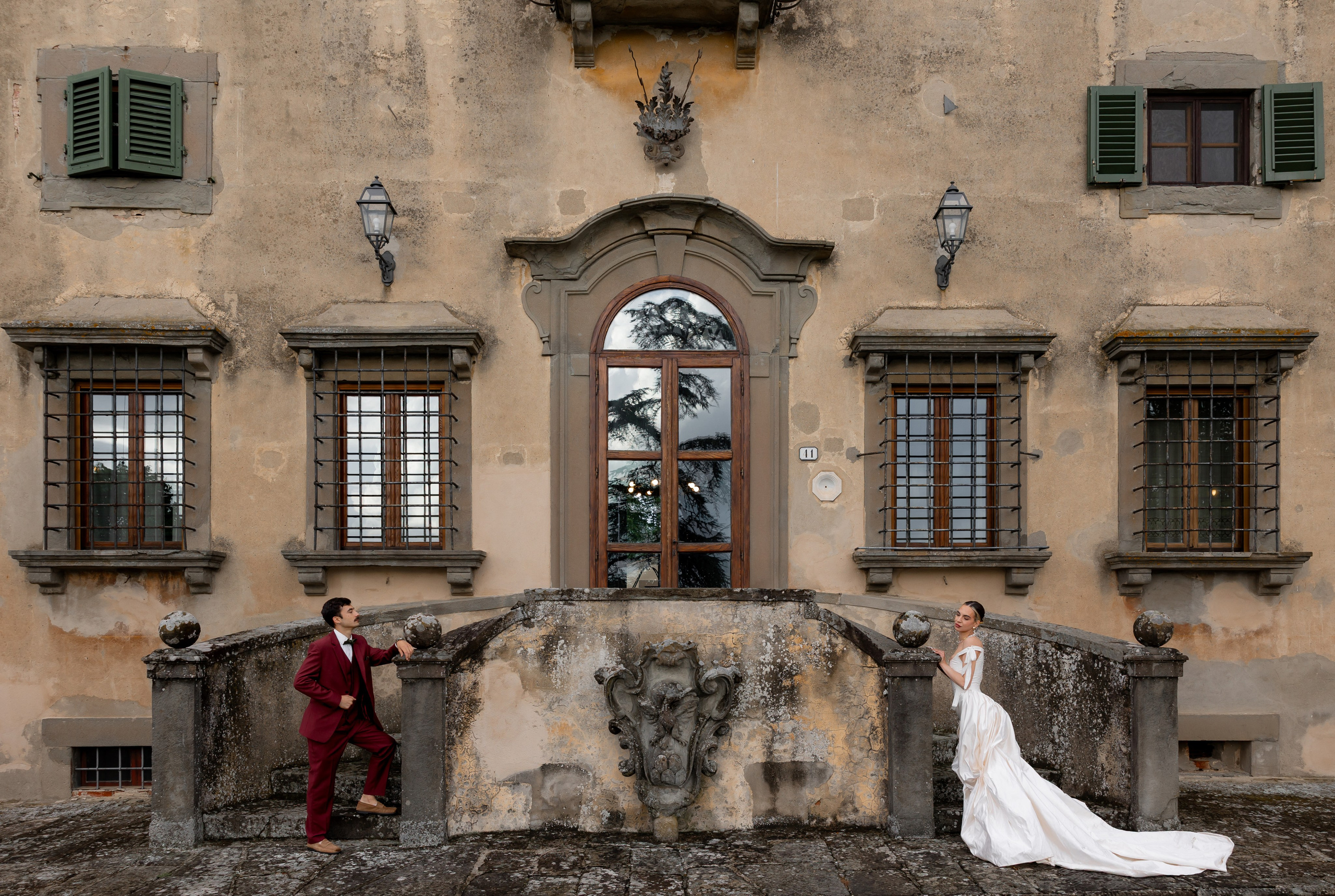 Intimate wedding moments of a stylish couple during a luxury Tuscany editorial. Wedding Photographer in Ukraine & Europe | Elena Marshall