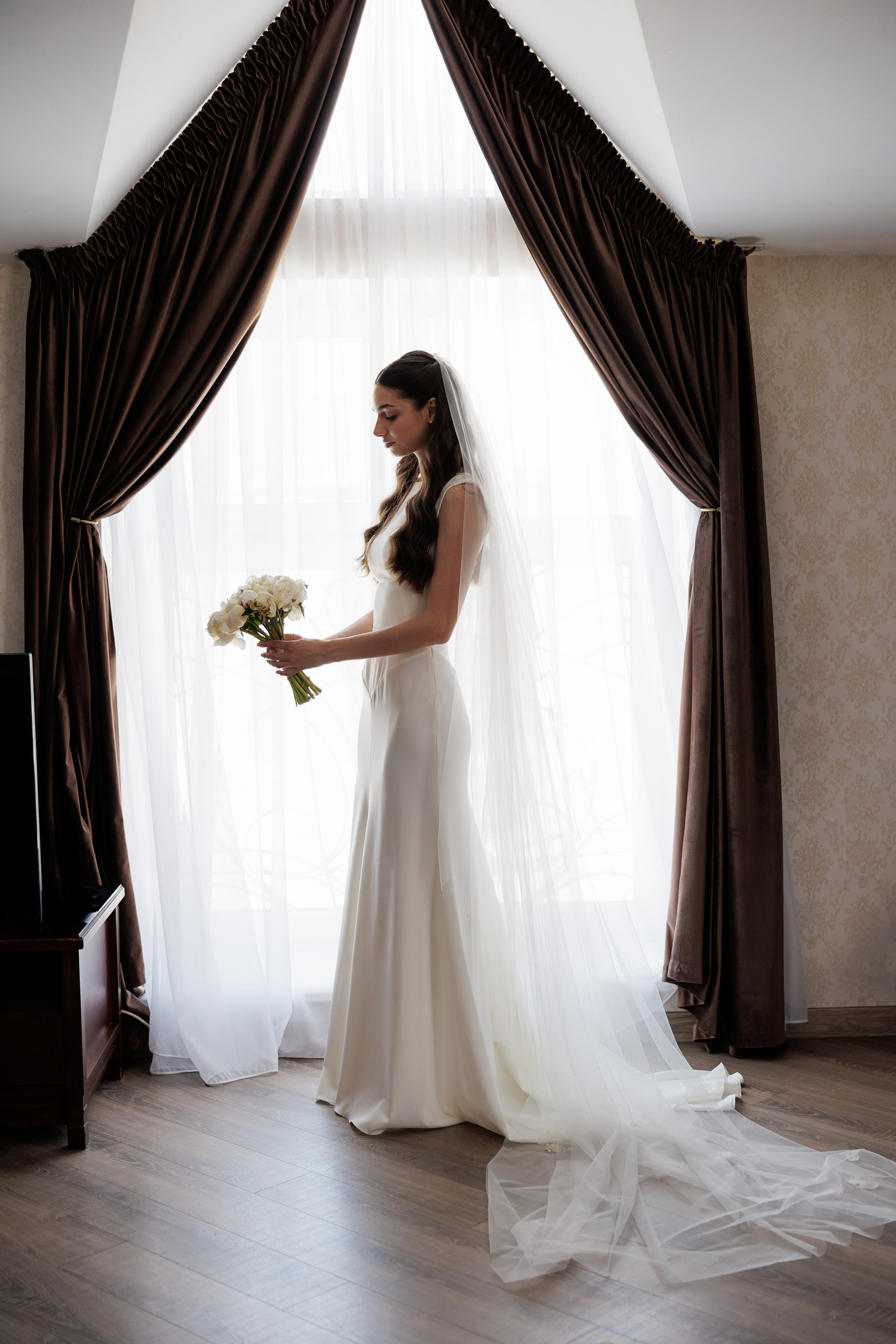 Весільний фотограф Запоріжжя — ранкові збори нареченої • Wedding photographer Kyiv elegant bridal portrait • Фотограф Дніпро. Wedding Photographer in Ukraine & Europe | Elena Marshall