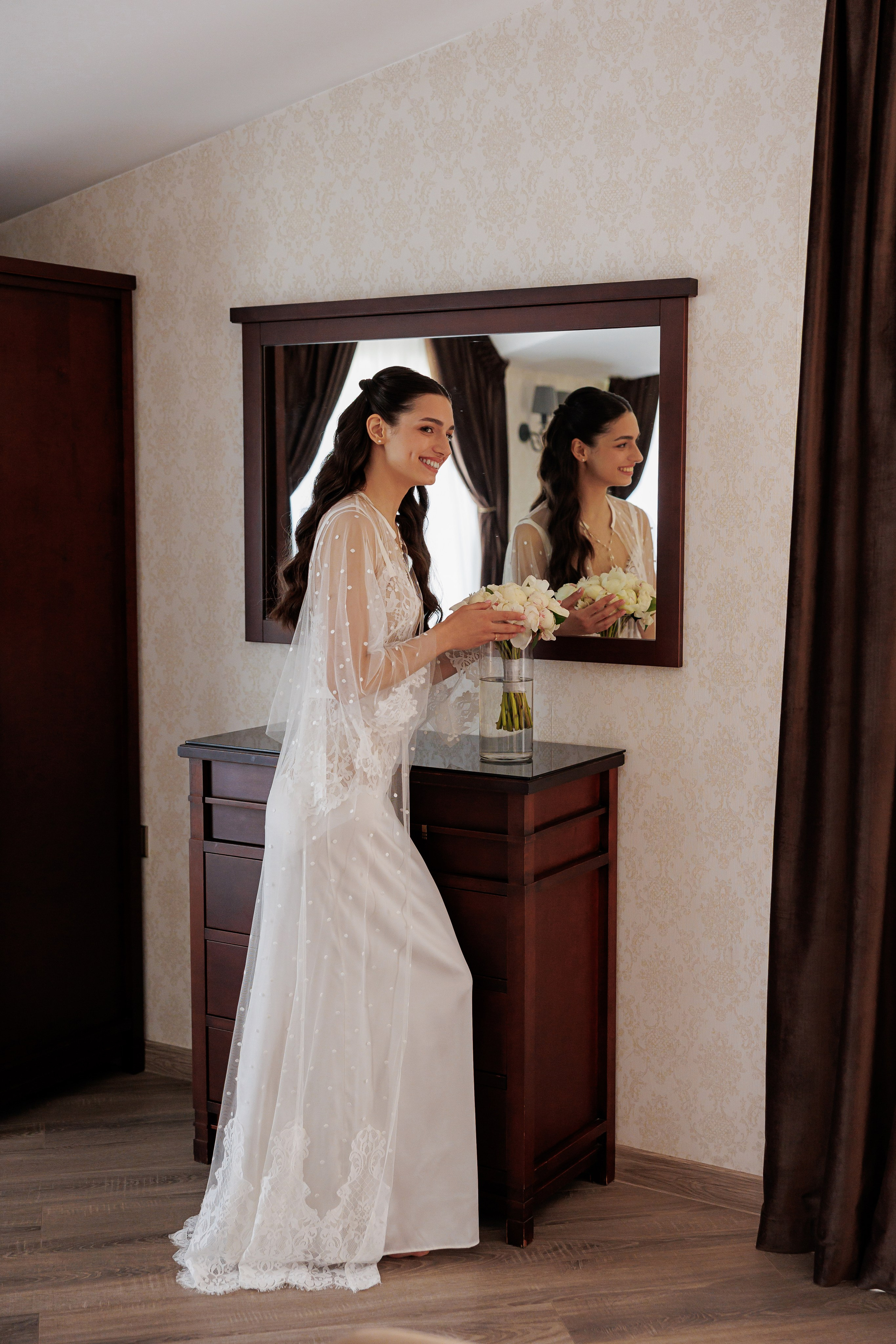 Весільний фотограф Запоріжжя — ранкові збори нареченої • Wedding photographer Kyiv elegant bridal portrait • Фотограф Дніпро. Wedding Photographer in Ukraine & Europe | Elena Marshall