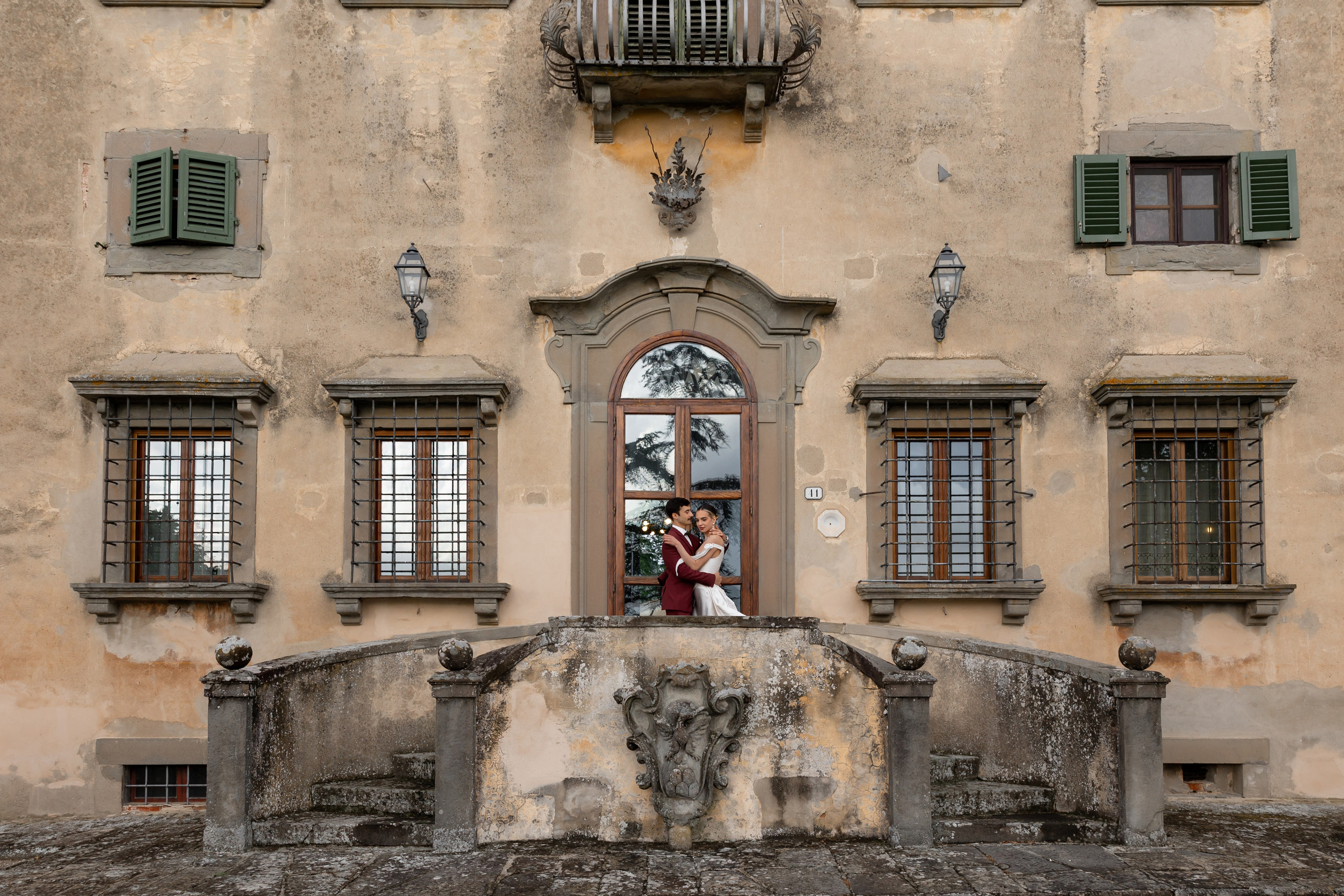Intimate wedding moments of a stylish couple during a luxury Tuscany editorial. Wedding Photographer in Ukraine & Europe | Elena Marshall
