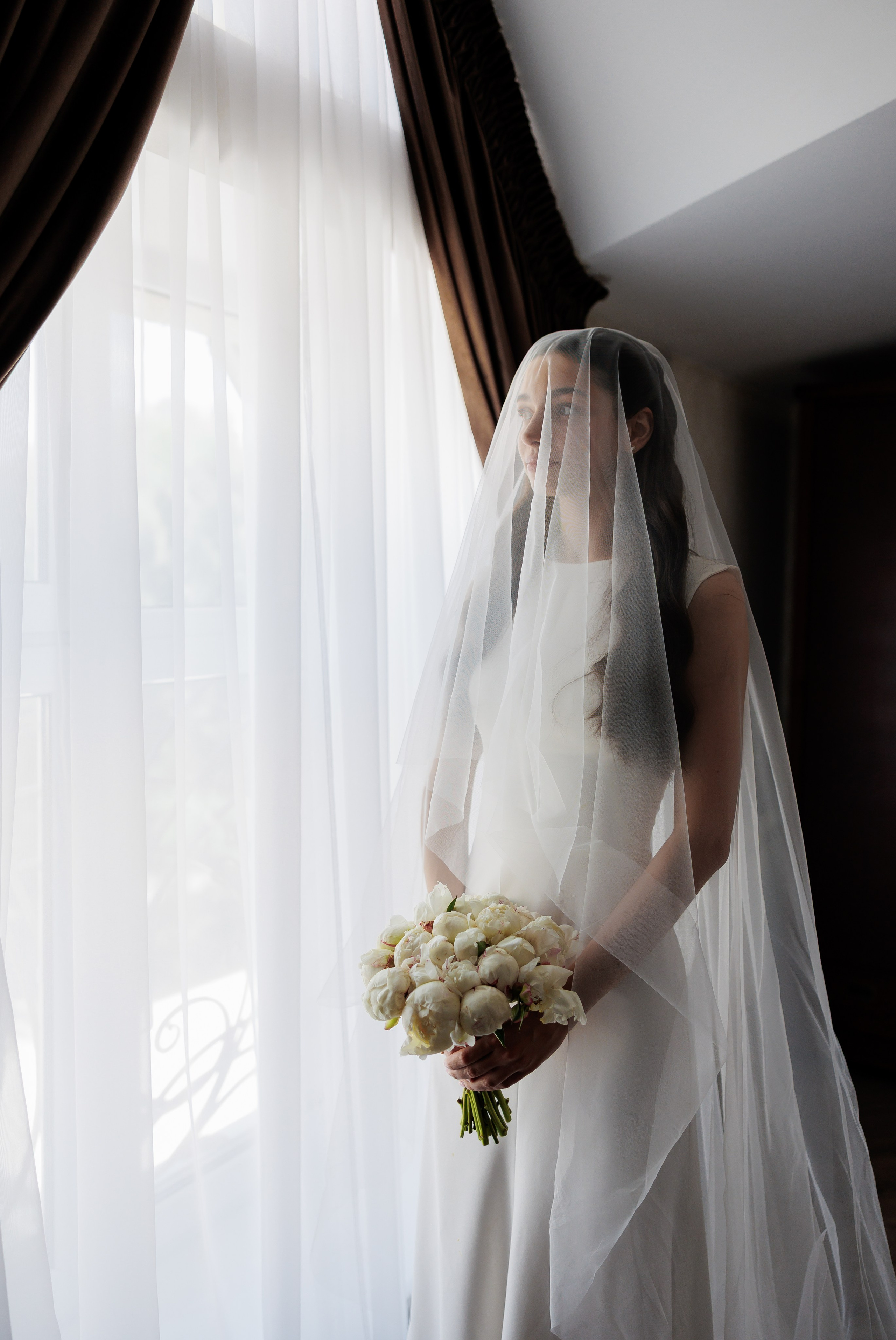 Весільний фотограф Запоріжжя — ранкові збори нареченої • Wedding photographer Kyiv elegant bridal portrait • Фотограф Дніпро. Wedding Photographer in Ukraine & Europe | Elena Marshall