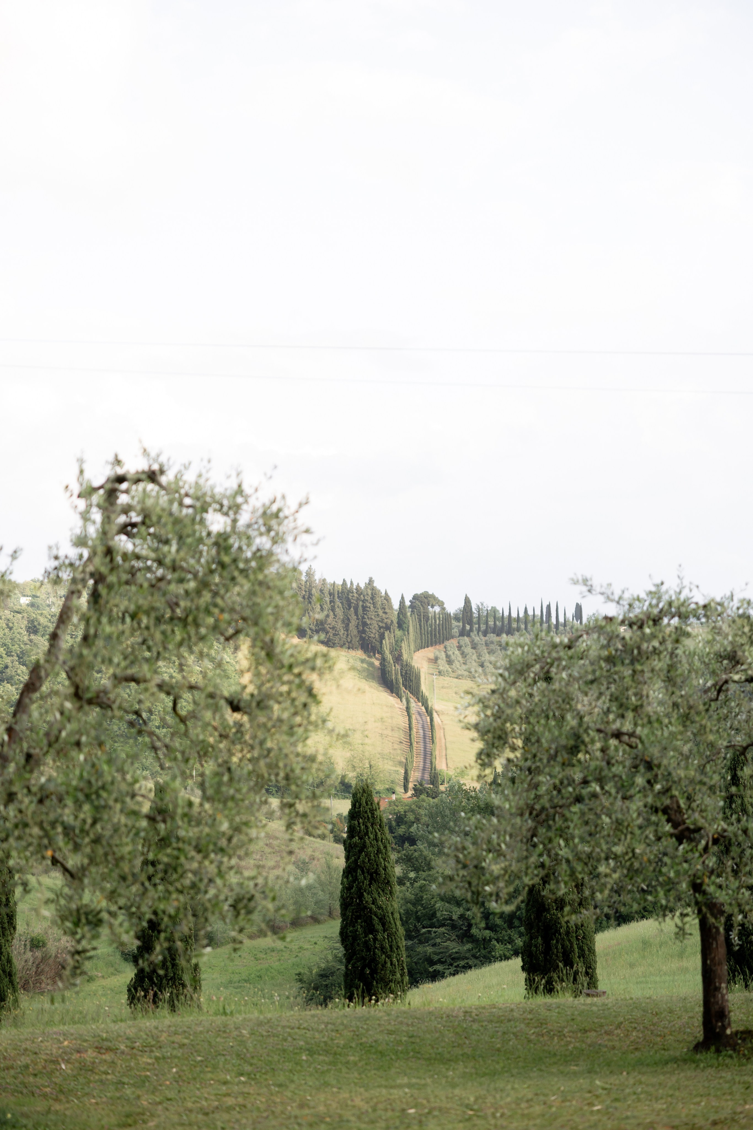 Intimate wedding moments of a stylish couple during a luxury Tuscany editorial. Wedding Photographer in Ukraine & Europe | Elena Marshall