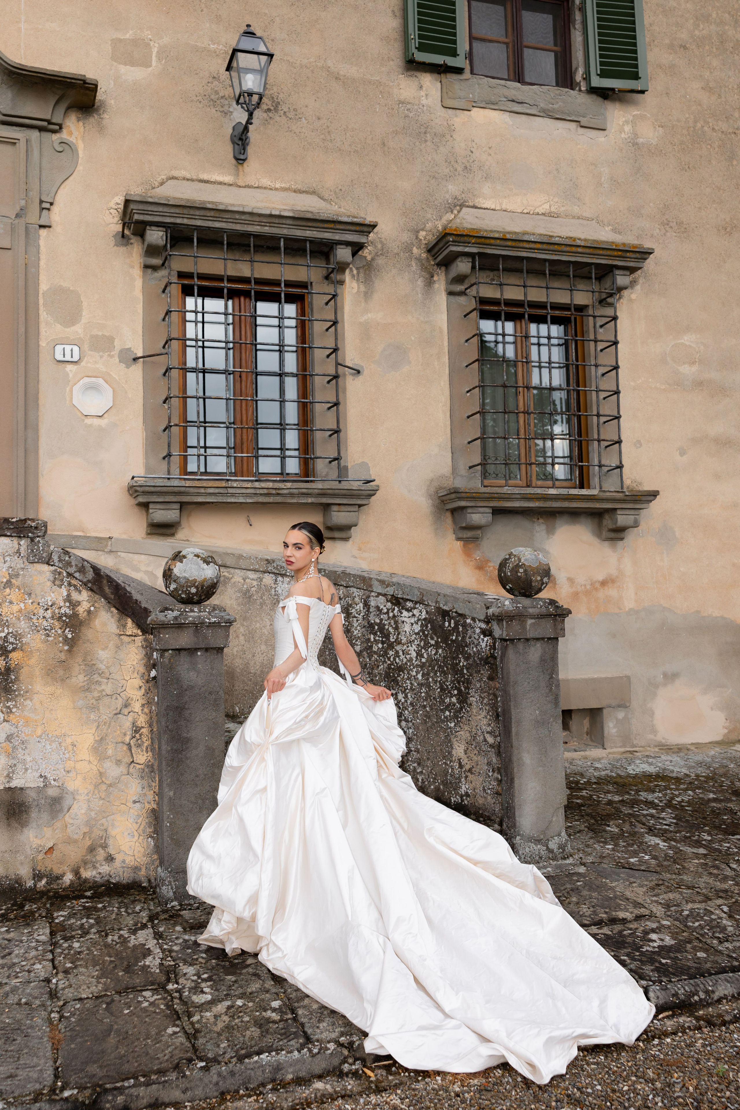 Intimate wedding moments of a stylish couple during a luxury Tuscany editorial. Wedding Photographer in Ukraine & Europe | Elena Marshall