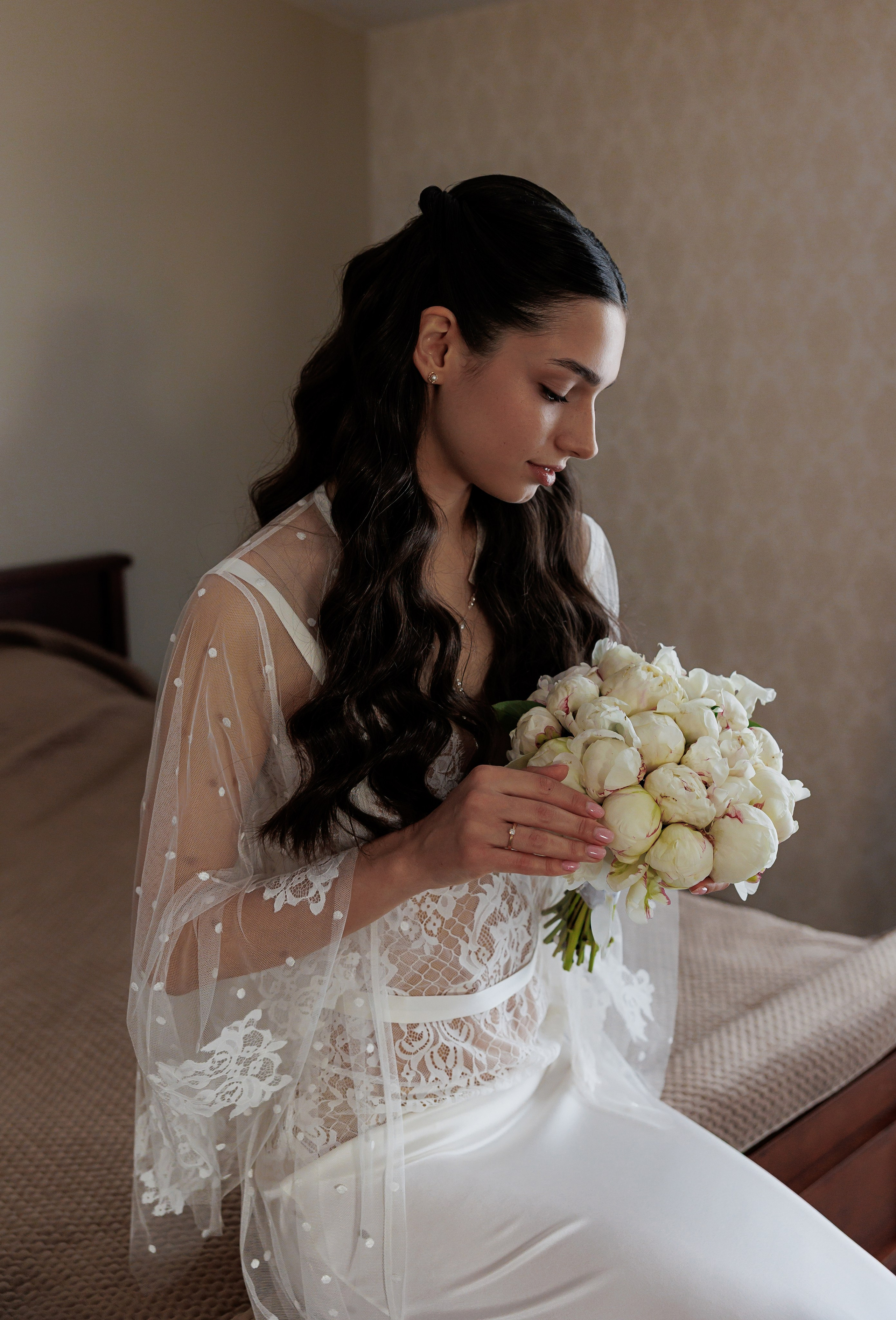 Весільний фотограф Запоріжжя — ранкові збори нареченої • Wedding photographer Kyiv elegant bridal portrait • Фотограф Дніпро. Wedding Photographer in Ukraine & Europe | Elena Marshall