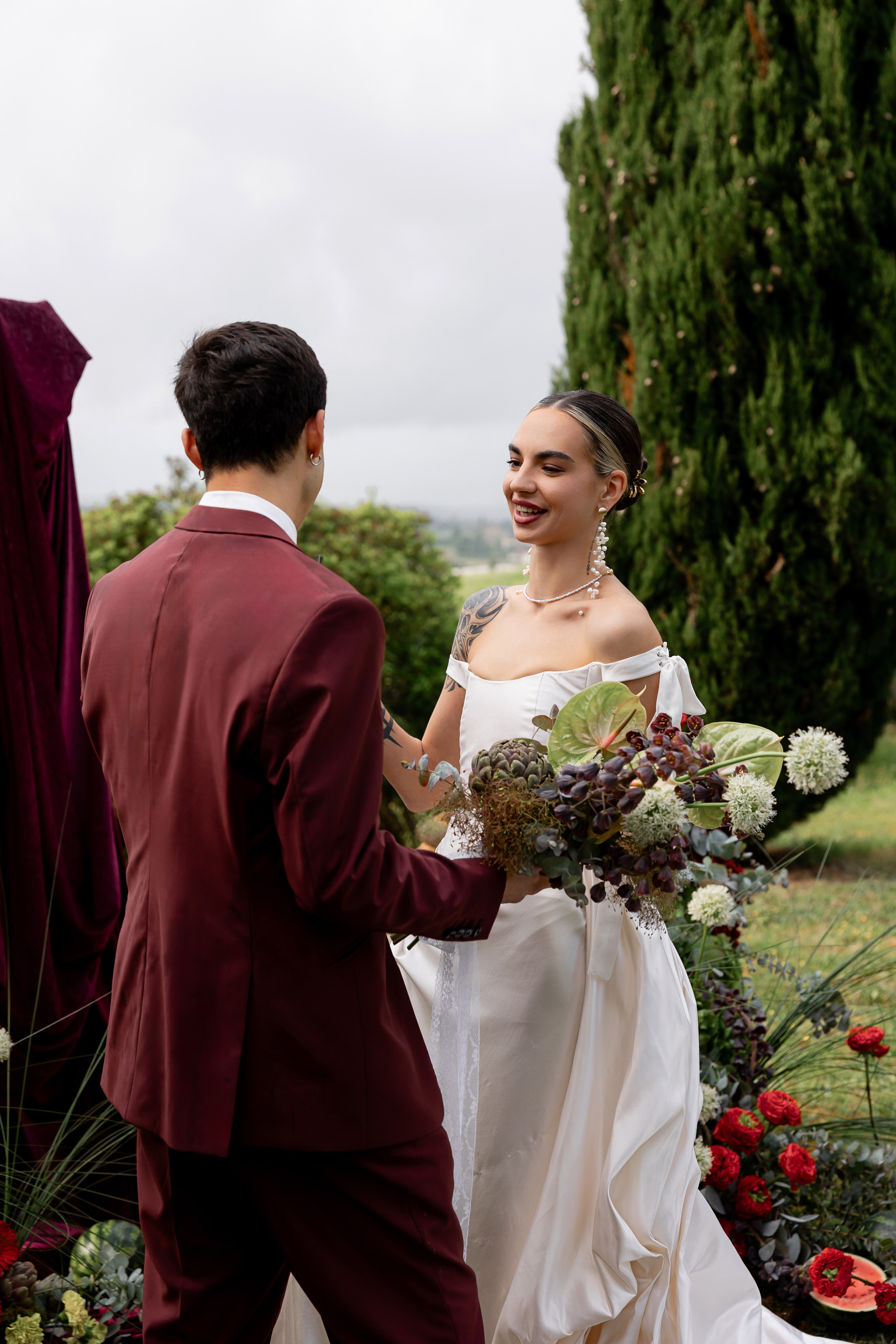 Intimate wedding moments of a stylish couple during a luxury Tuscany editorial. Wedding Photographer in Ukraine & Europe | Elena Marshall