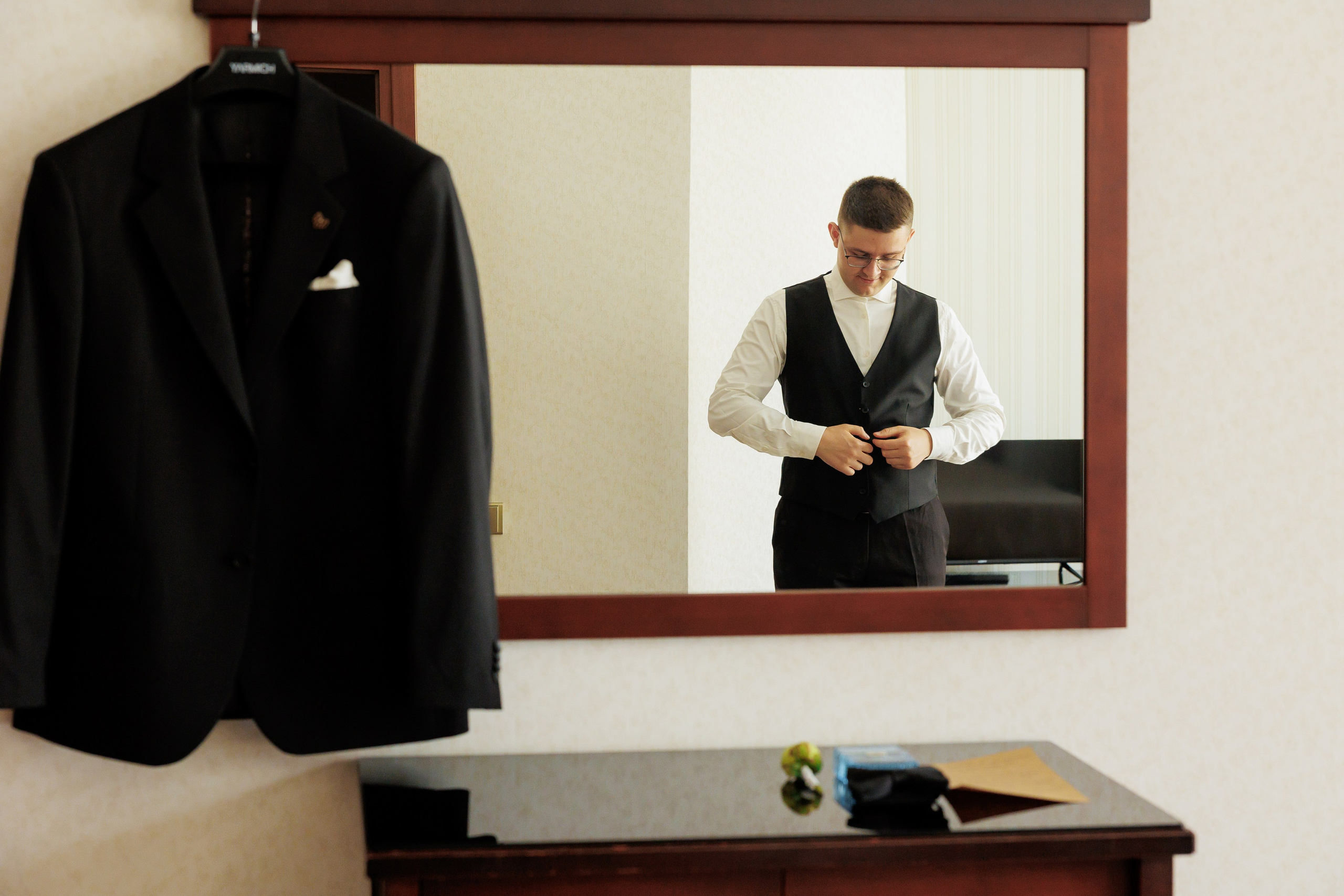 Весільний фотограф Запоріжжя — ранкові збори нареченої • Wedding photographer Kyiv elegant bridal portrait • Фотограф Дніпро. Wedding Photographer in Ukraine & Europe | Elena Marshall