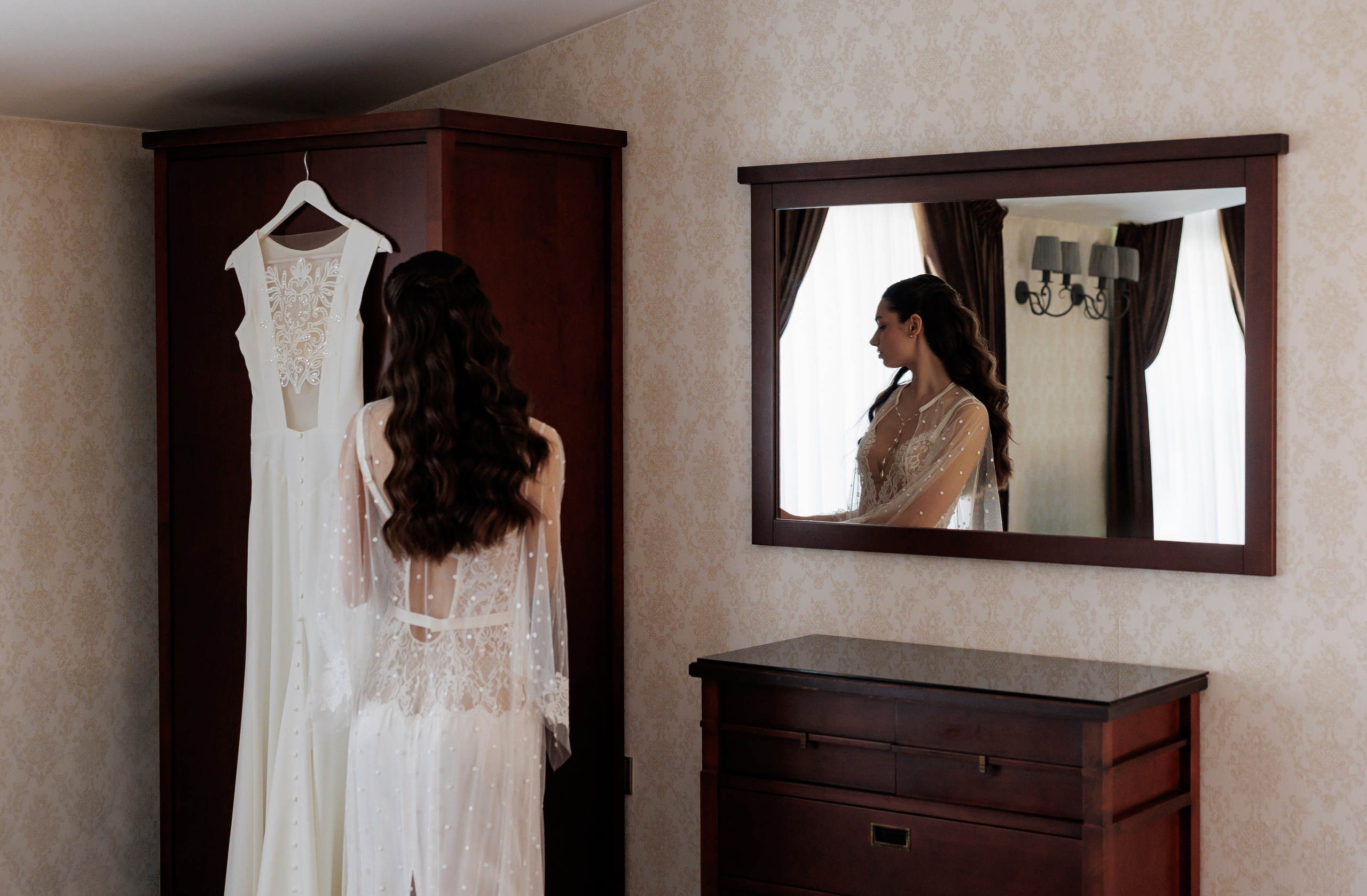 Весільний фотограф Запоріжжя — ранкові збори нареченої • Wedding photographer Kyiv elegant bridal portrait • Фотограф Дніпро. Wedding Photographer in Ukraine & Europe | Elena Marshall