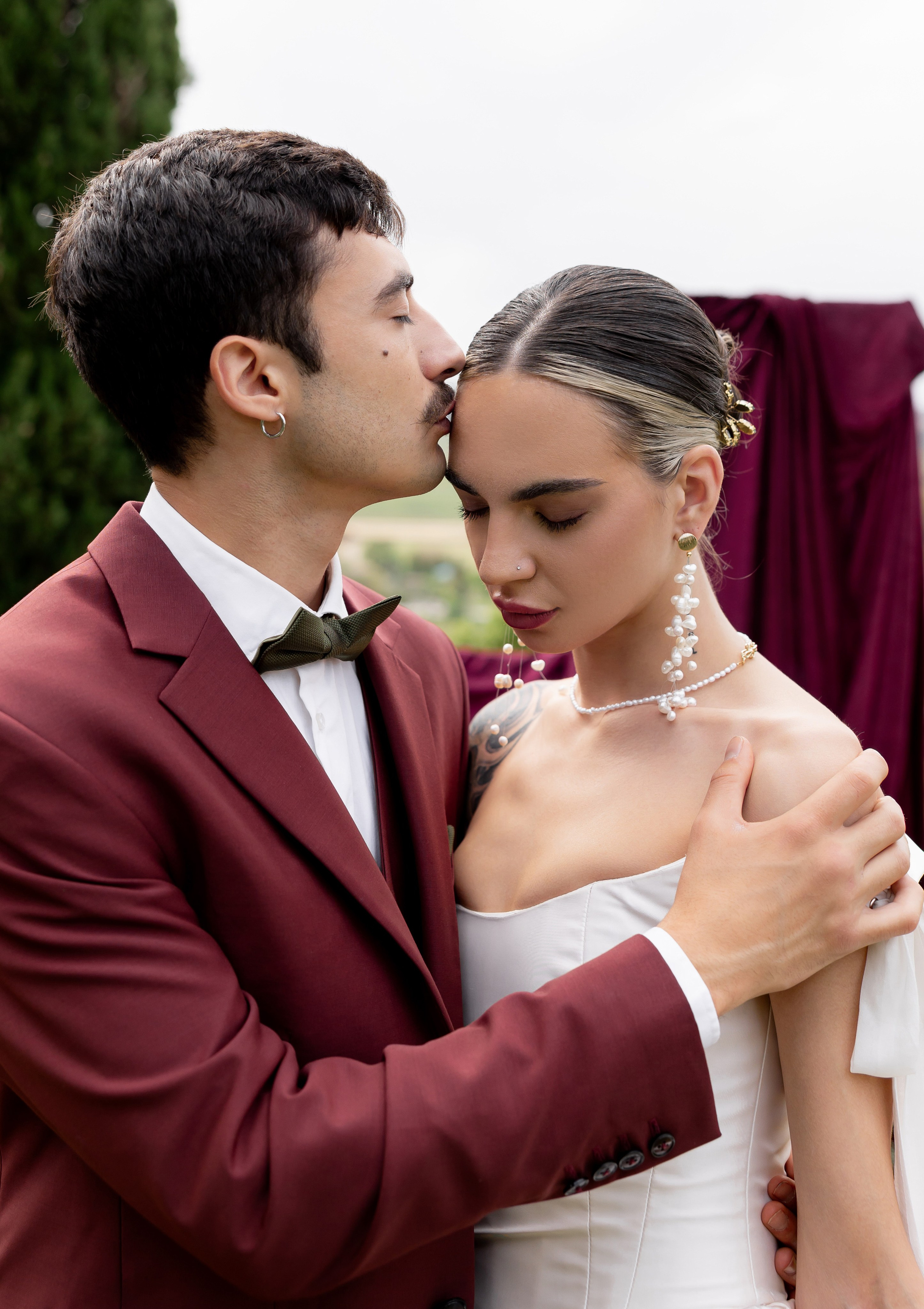 Intimate wedding moments of a stylish couple during a luxury Tuscany editorial. Wedding Photographer in Ukraine & Europe | Elena Marshall
