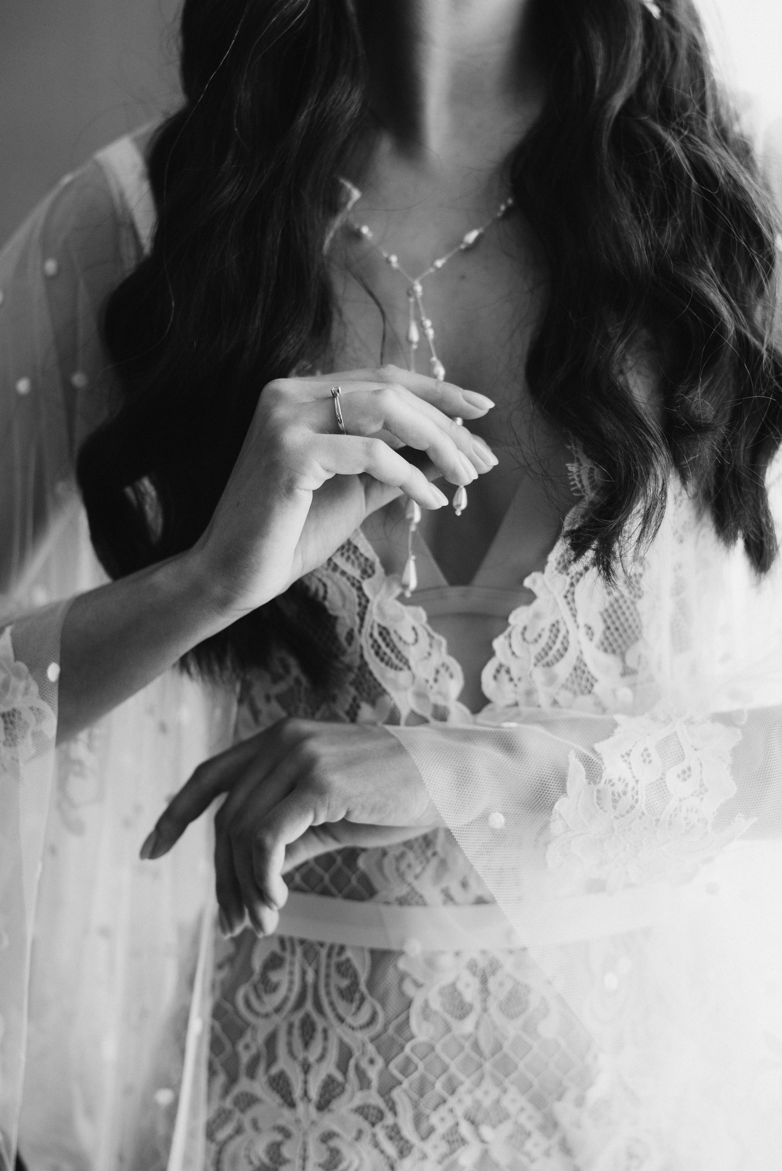 Весільний фотограф Запоріжжя — ранкові збори нареченої • Wedding photographer Kyiv elegant bridal portrait • Фотограф Дніпро. Wedding Photographer in Ukraine & Europe | Elena Marshall