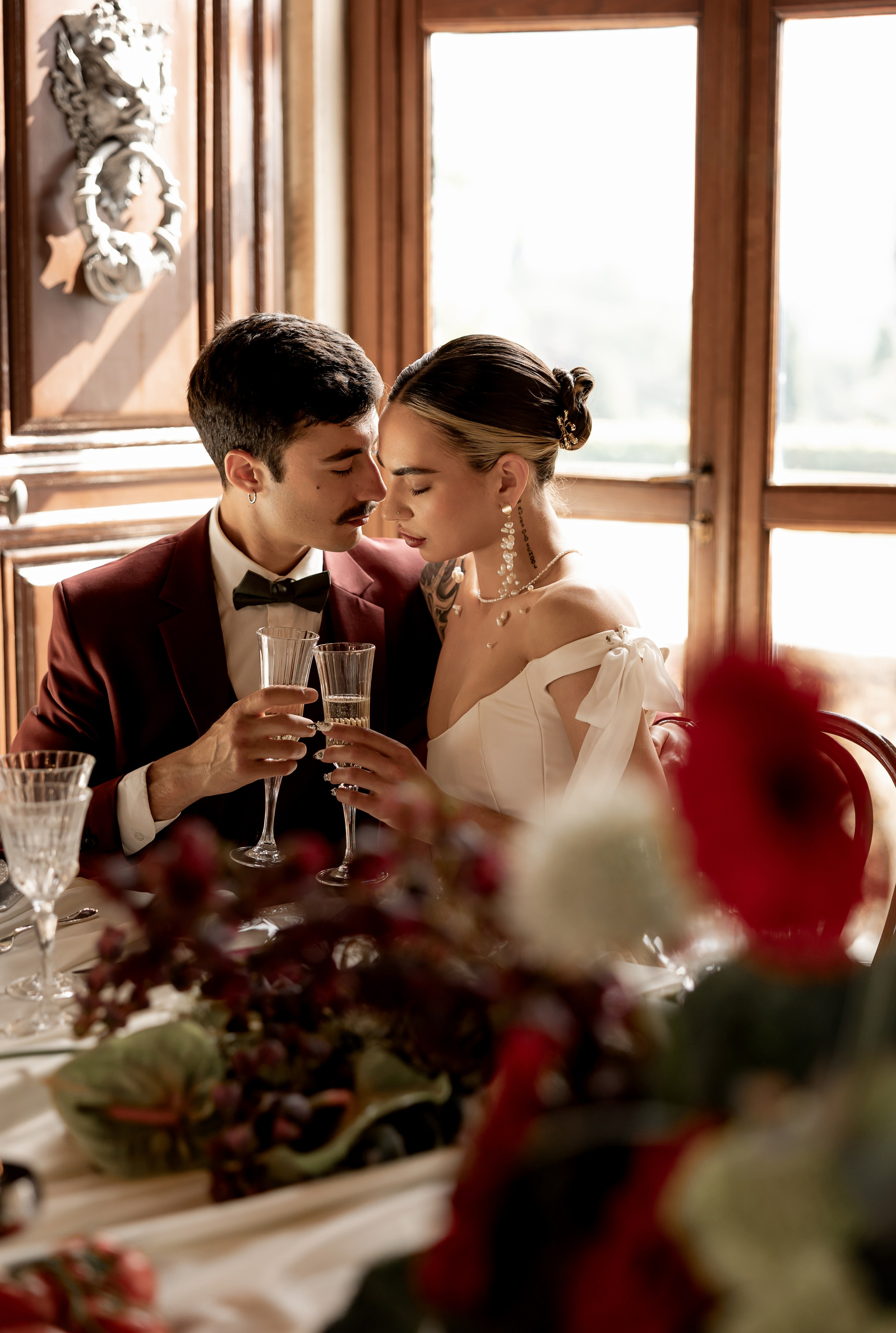 Romantic couple portraits captured in the Tuscany countryside with timeless editorial atmosphere.