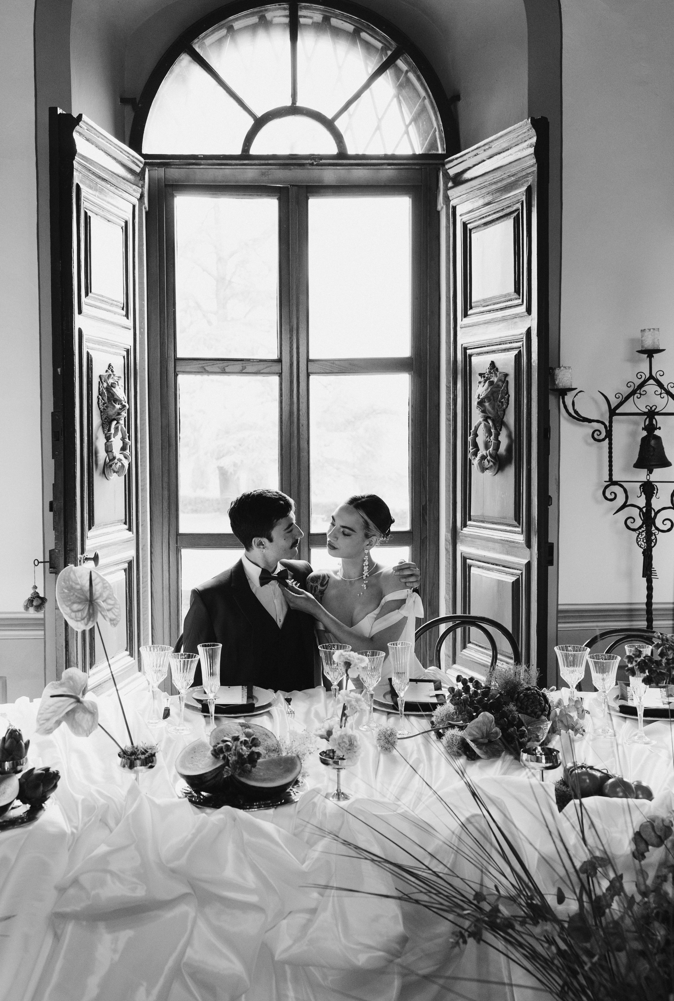Intimate wedding moments of a stylish couple during a luxury Tuscany editorial. Wedding Photographer in Ukraine & Europe | Elena Marshall