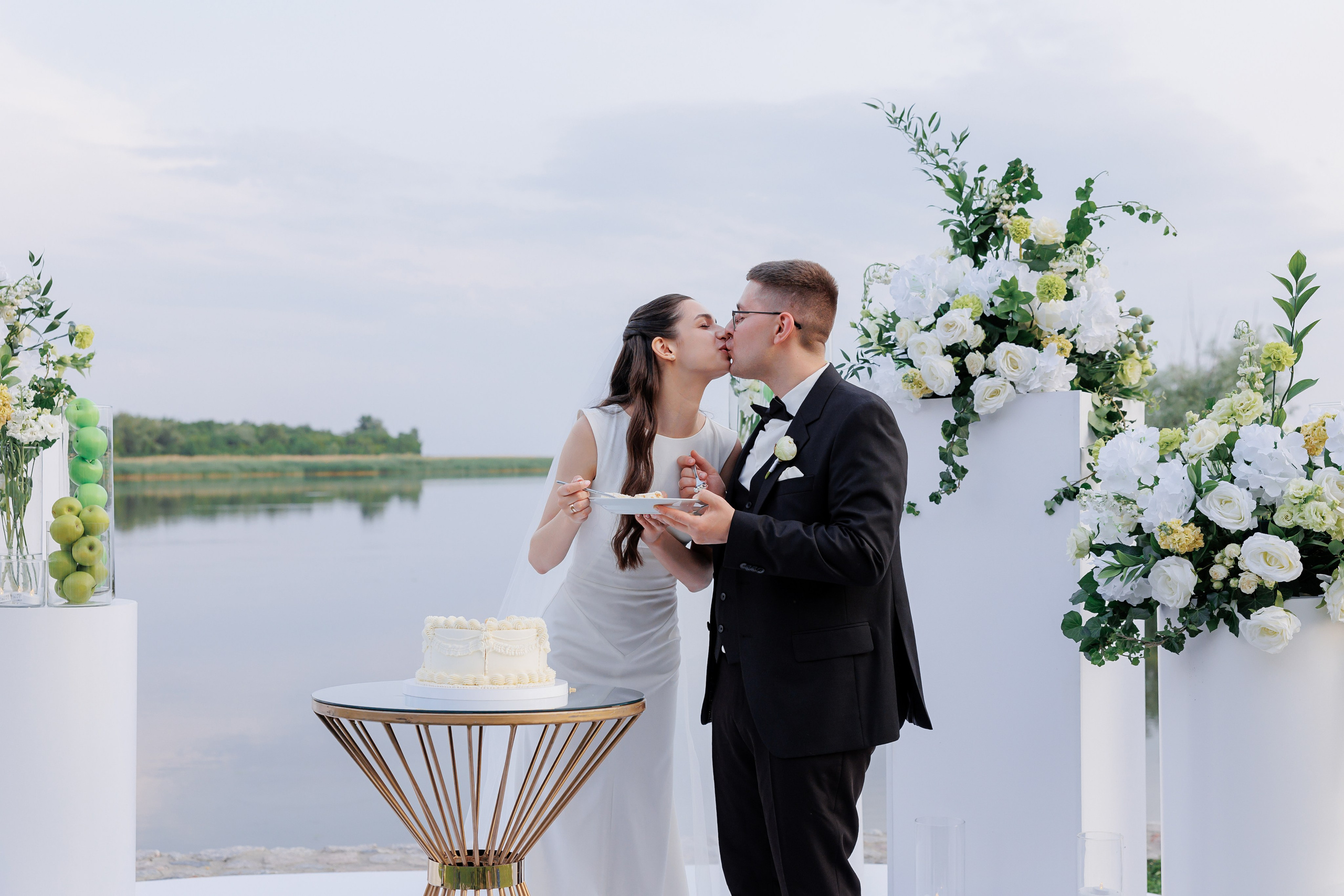 Весільний фотограф Запоріжжя — ранкові збори нареченої • Wedding photographer Kyiv elegant bridal portrait • Фотограф Дніпро. Wedding Photographer in Ukraine & Europe | Elena Marshall