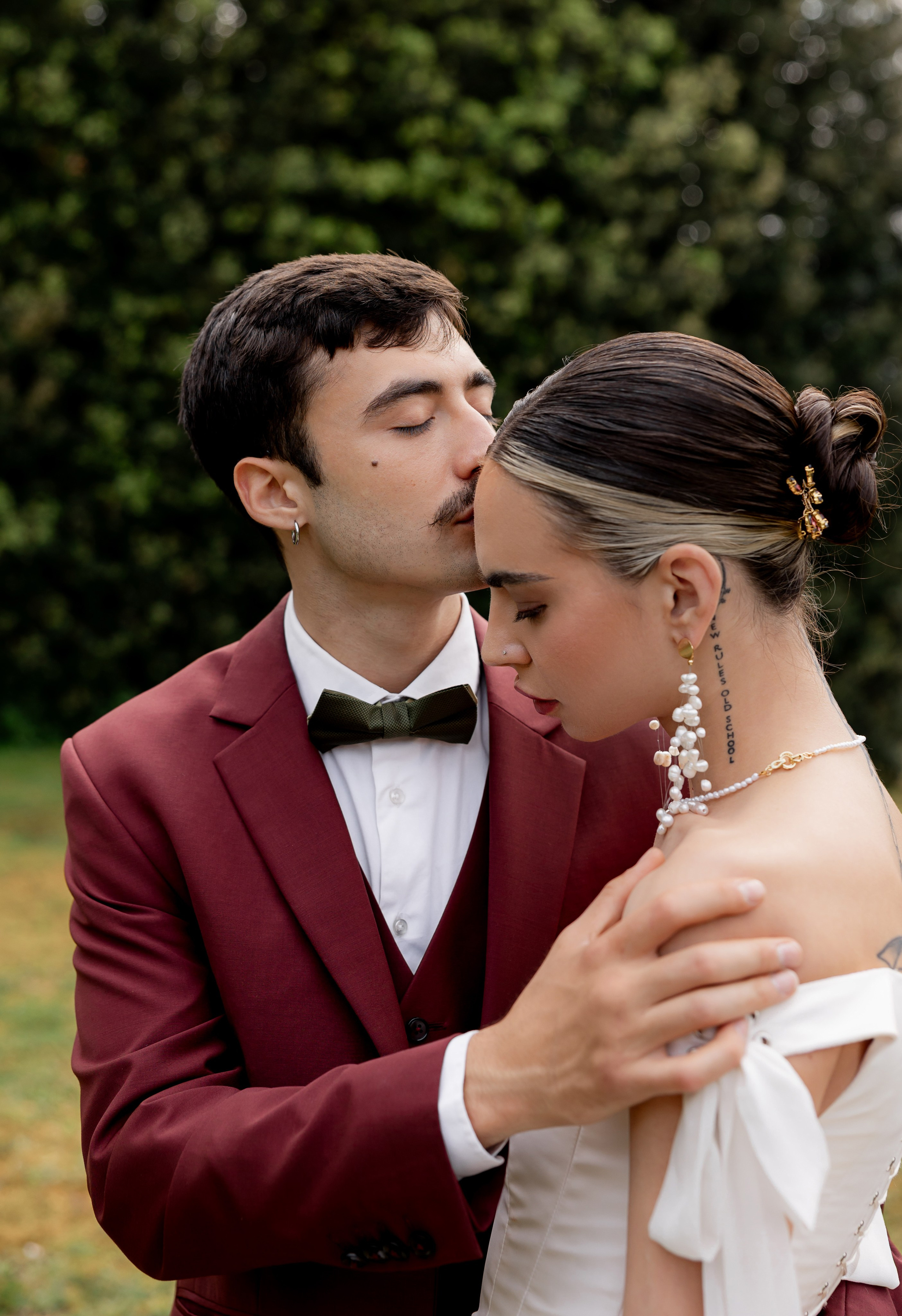 Intimate wedding moments of a stylish couple during a luxury Tuscany editorial. Wedding Photographer in Ukraine & Europe | Elena Marshall