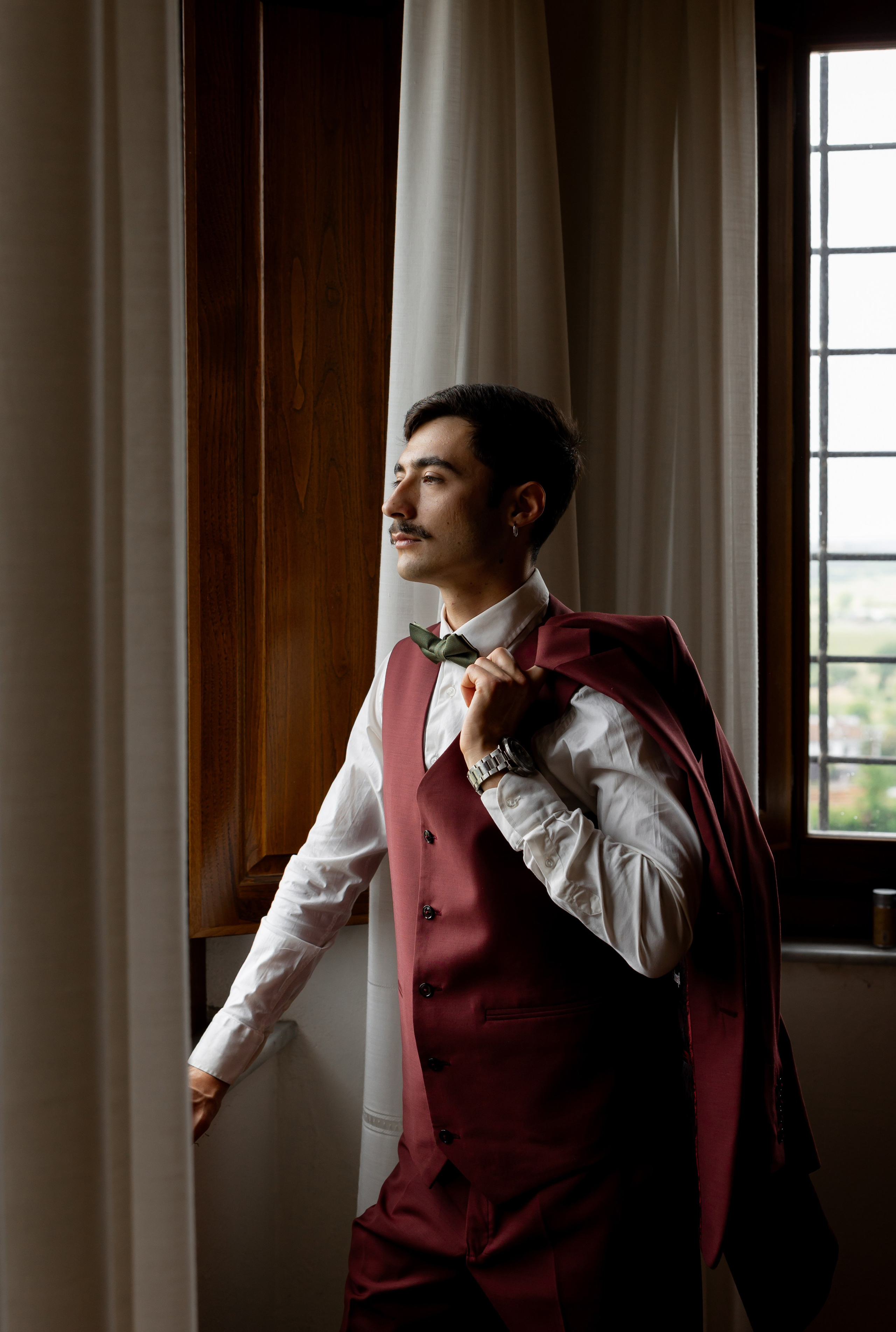 Intimate wedding moments of a stylish couple during a luxury Tuscany editorial. Wedding Photographer in Ukraine & Europe | Elena Marshall