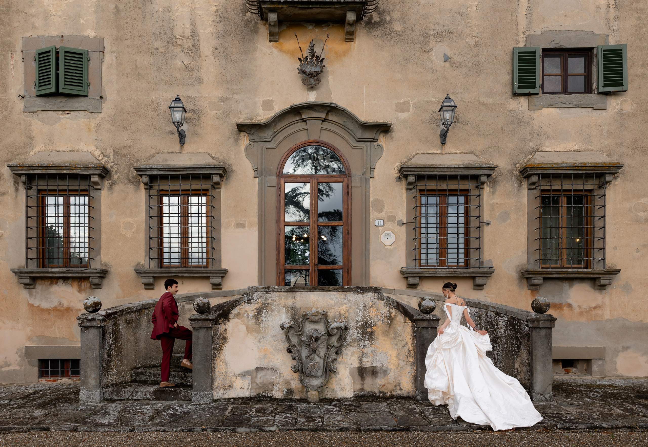 Intimate wedding moments of a stylish couple during a luxury Tuscany editorial. Wedding Photographer in Ukraine & Europe | Elena Marshall