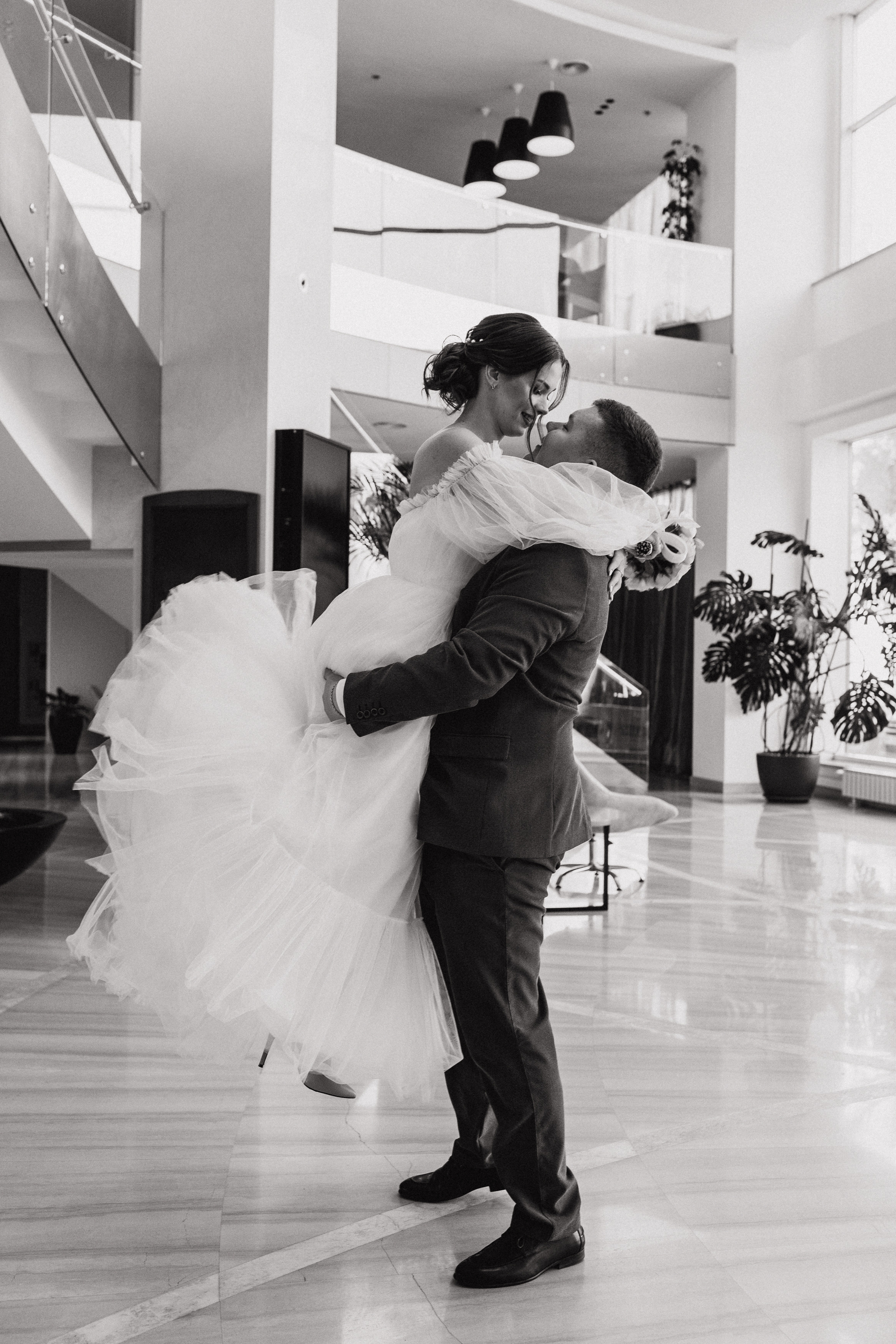 Алина и Артем. Свадебный и портретный фотограф в Запорожье Украина Elena Marshall