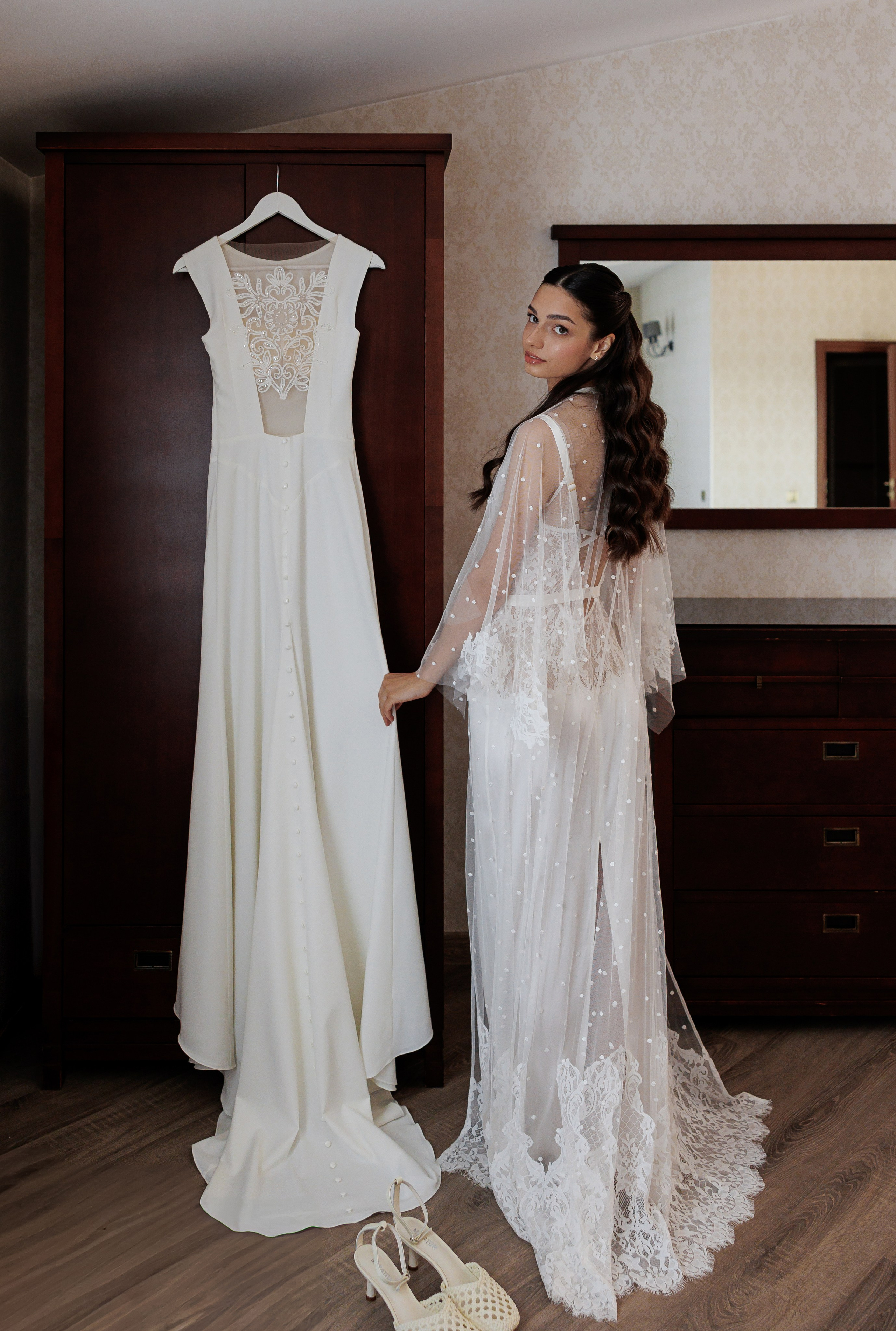 Весільний фотограф Запоріжжя — ранкові збори нареченої • Wedding photographer Kyiv elegant bridal portrait • Фотограф Дніпро. Wedding Photographer in Ukraine & Europe | Elena Marshall