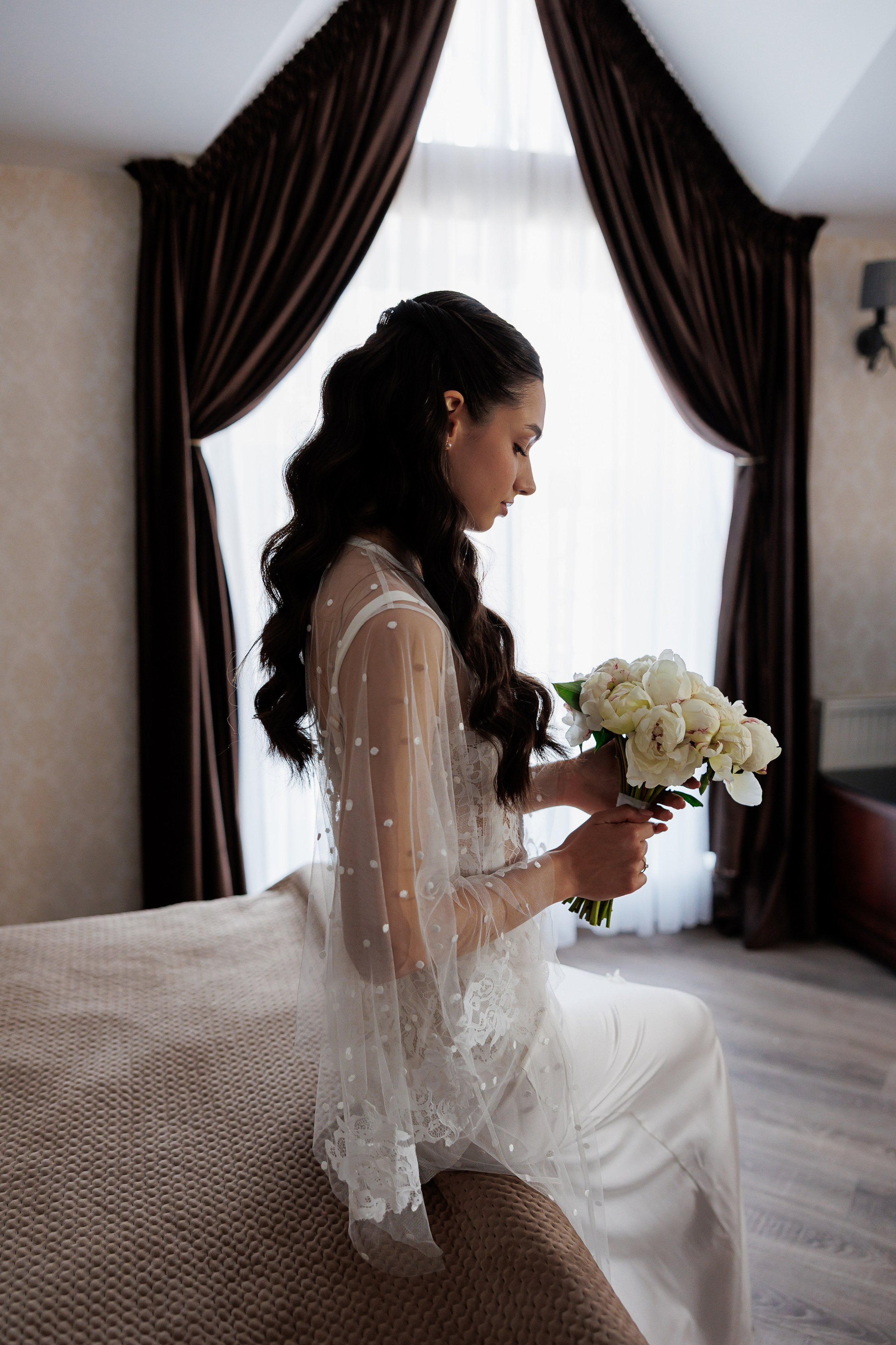 Весільний фотограф Запоріжжя — ранкові збори нареченої • Wedding photographer Kyiv elegant bridal portrait • Фотограф Дніпро. Wedding Photographer in Ukraine & Europe | Elena Marshall