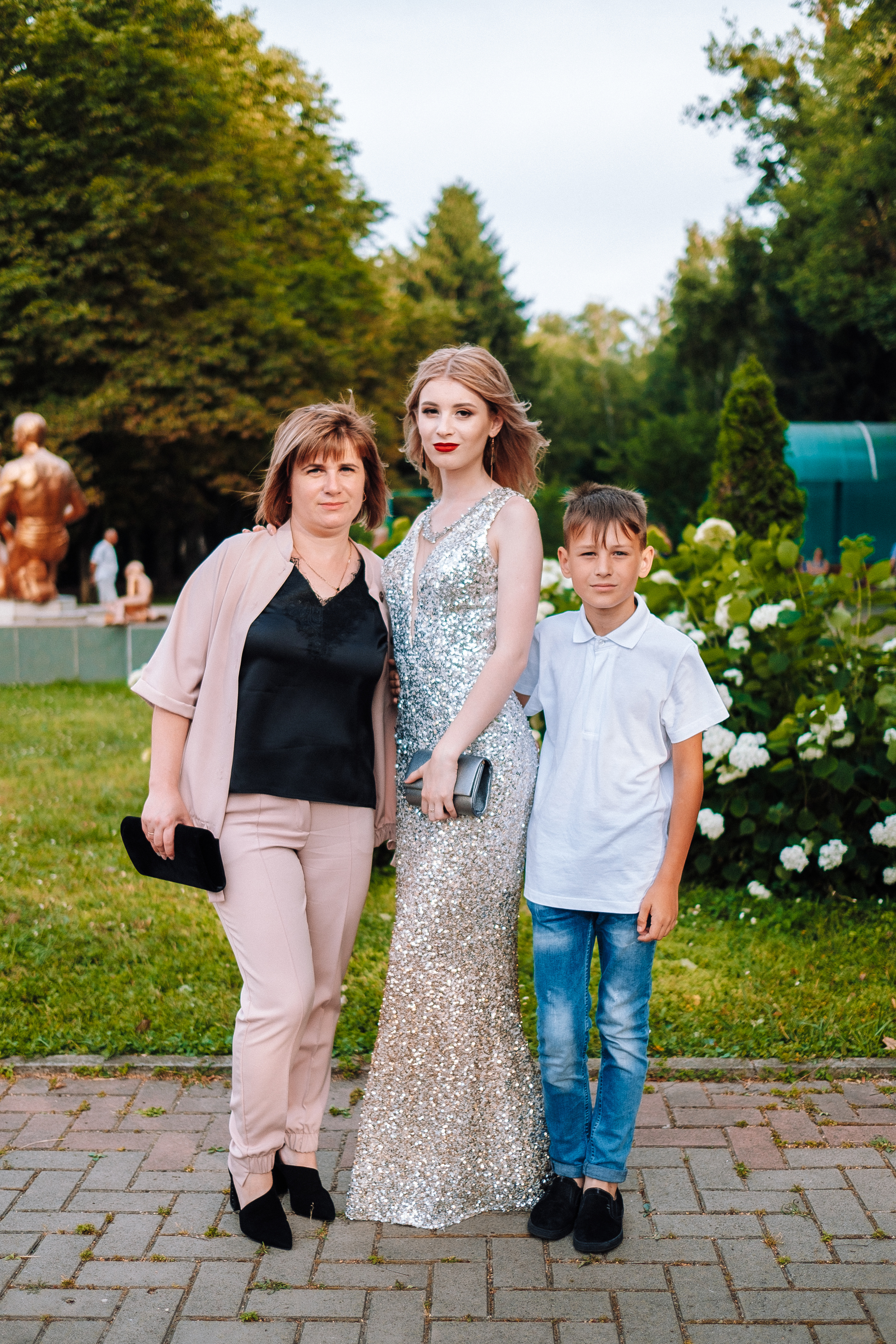 Выпускной школа номер 3. Хмельник. Ivan Skufinsky — wedding and family photographer in Vancouver