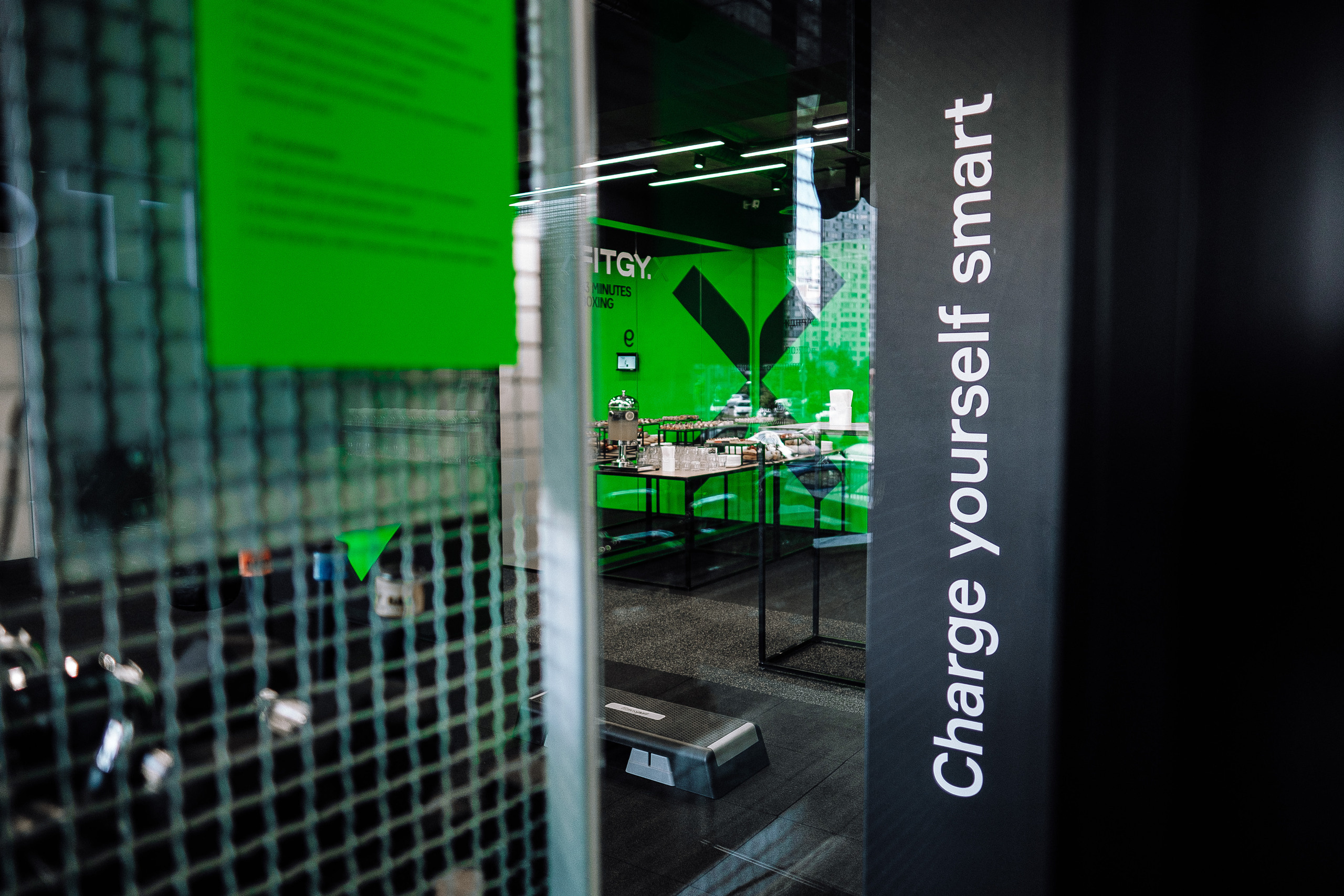 FitgyX контент 1 интерьер. Ivan Skufinsky — wedding and family photographer in Vancouver