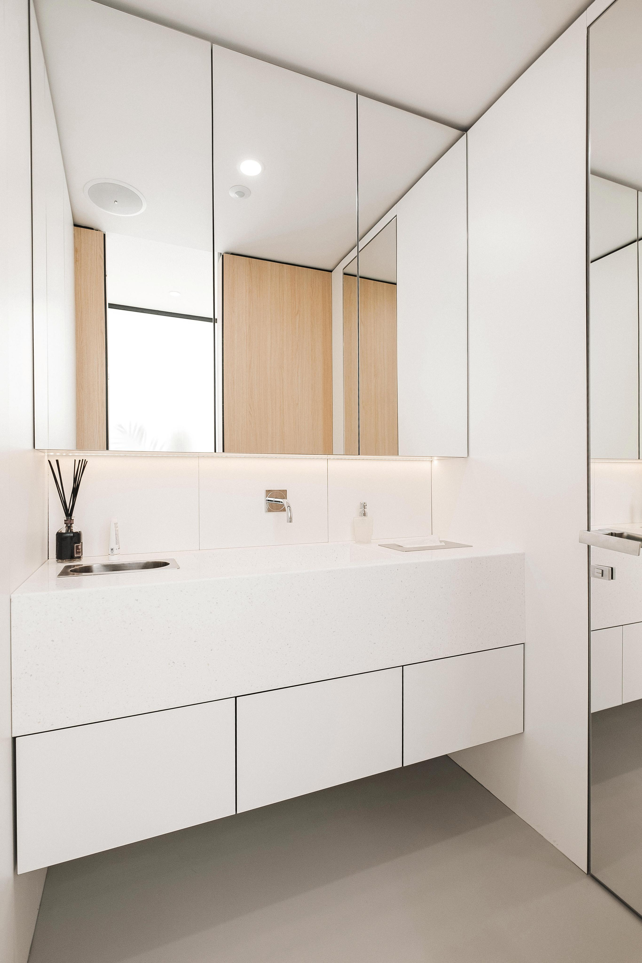 BEAUTY SAIOON OI. Ivan Skufinsky — wedding and family photographer in Vancouver