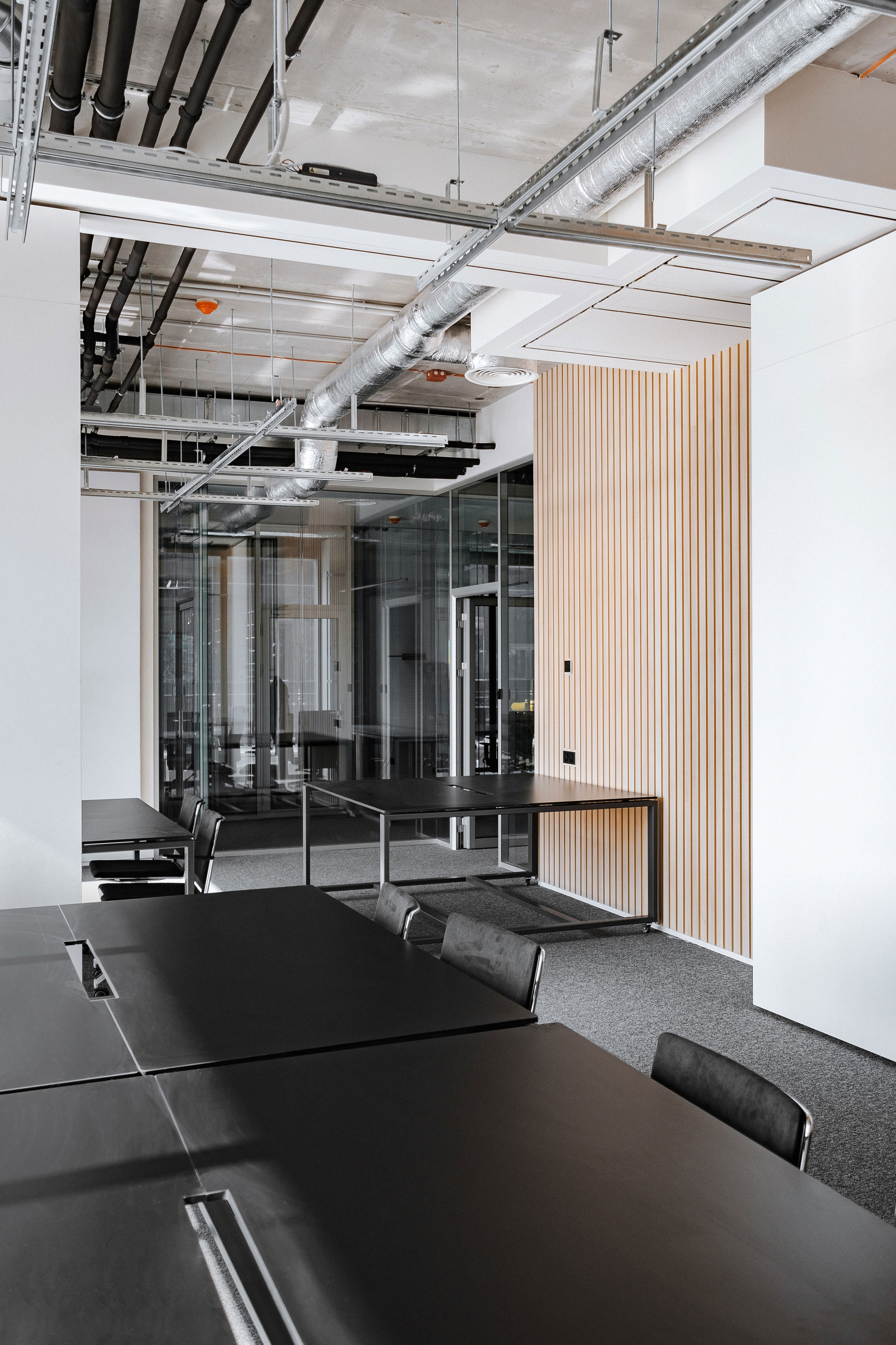 Interior photographer and videographer in Vancouver, BC, Canada. Ivan Skufinsky — wedding and family photographer in Vancouver