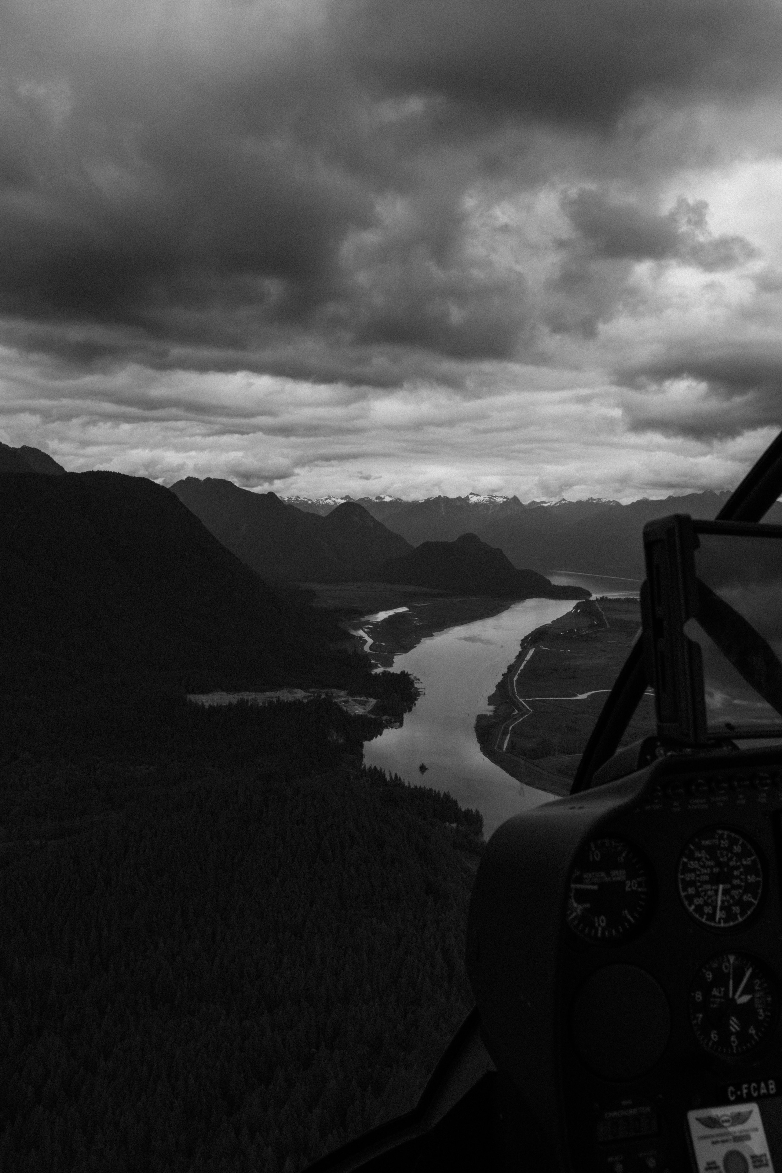 Sky-High Love: Stunning Vancouver Mountain Wedding Shoot by Helicopter. Ivan Skufinsky — wedding and family photographer in Vancouver