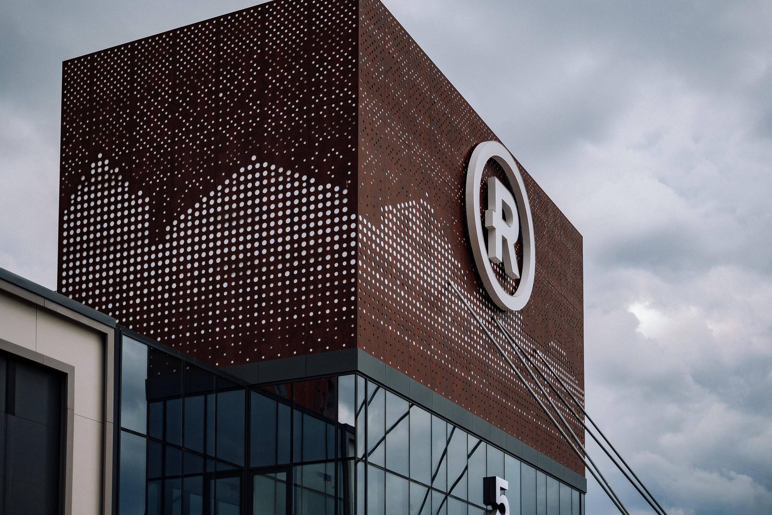 EXTERIER RETROVILLE. Ivan Skufinsky — wedding and family photographer in Vancouver