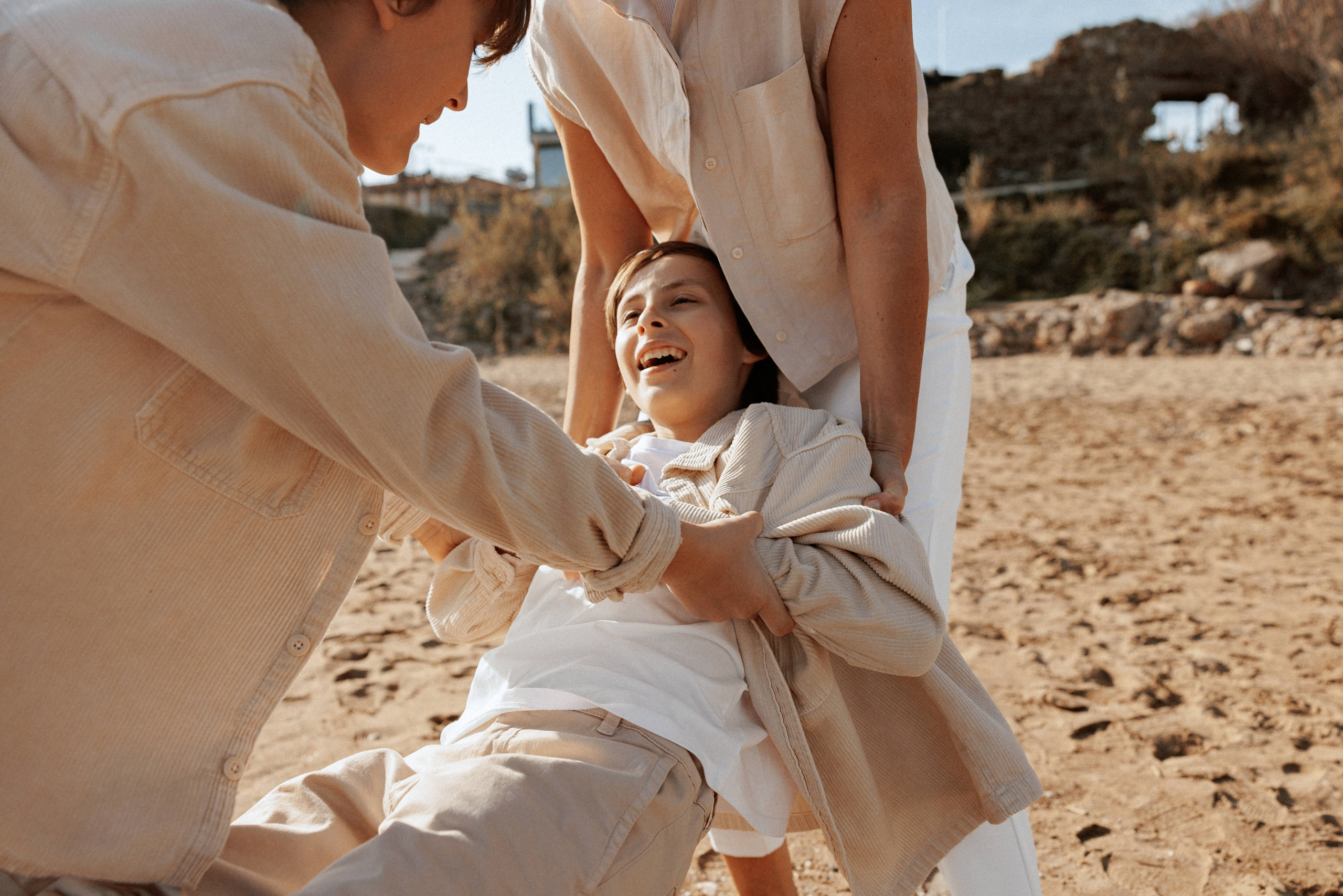 Family photo session on the beach in Vancouver BC Сanada. Twins. Ivan Skufinsky — wedding and family photographer in Vancouver