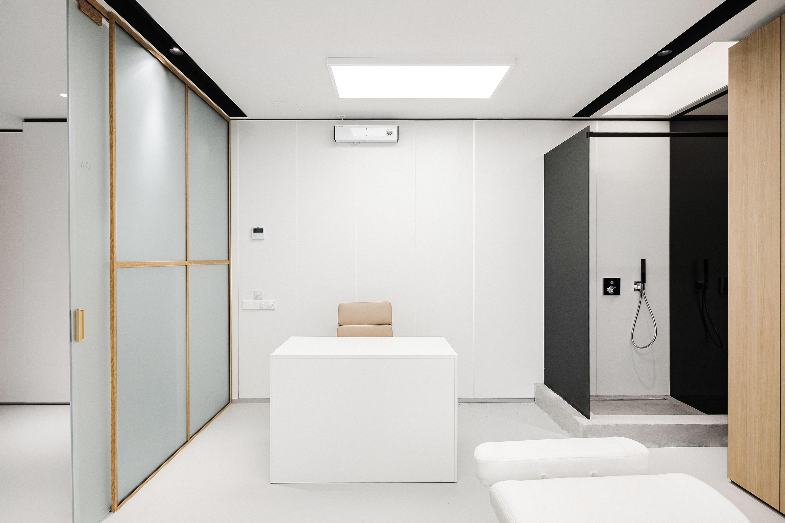 BEAUTY SAIOON OI. Ivan Skufinsky — wedding and family photographer in Vancouver