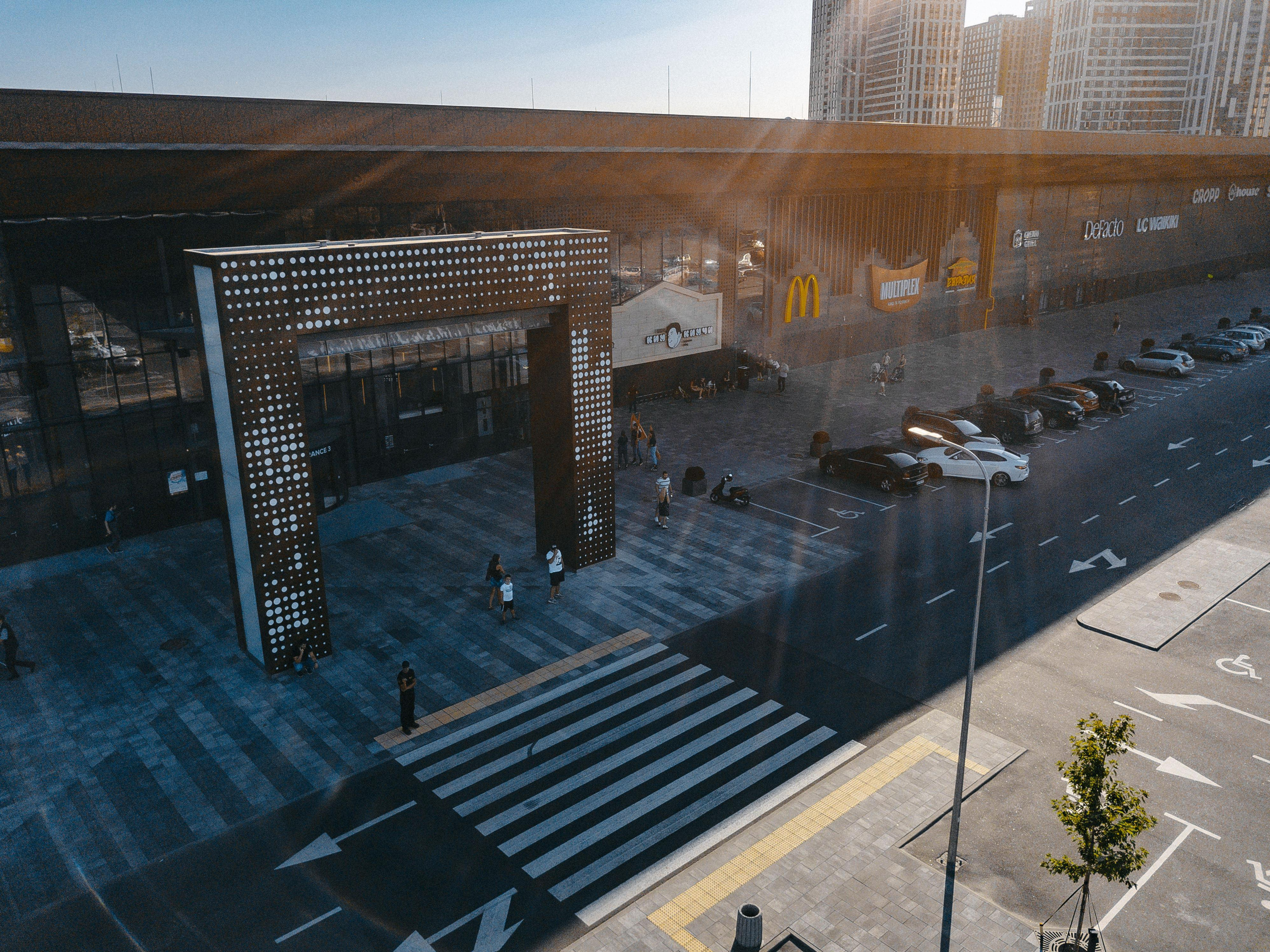 EXTERIER RETROVILLE. Ivan Skufinsky — wedding and family photographer in Vancouver