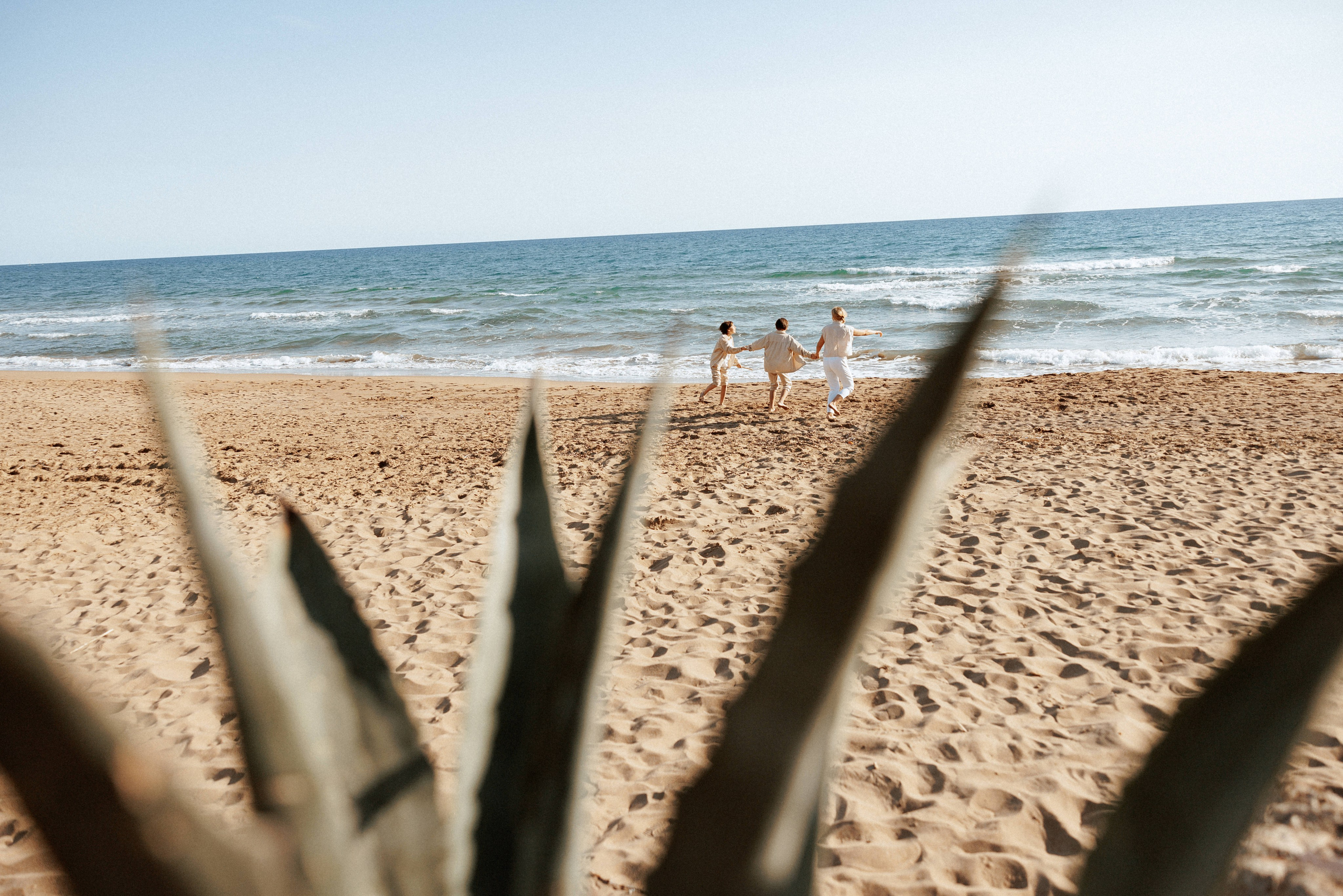 Family photo session on the beach in Vancouver BC Сanada. Twins. Ivan Skufinsky — wedding and family photographer in Vancouver