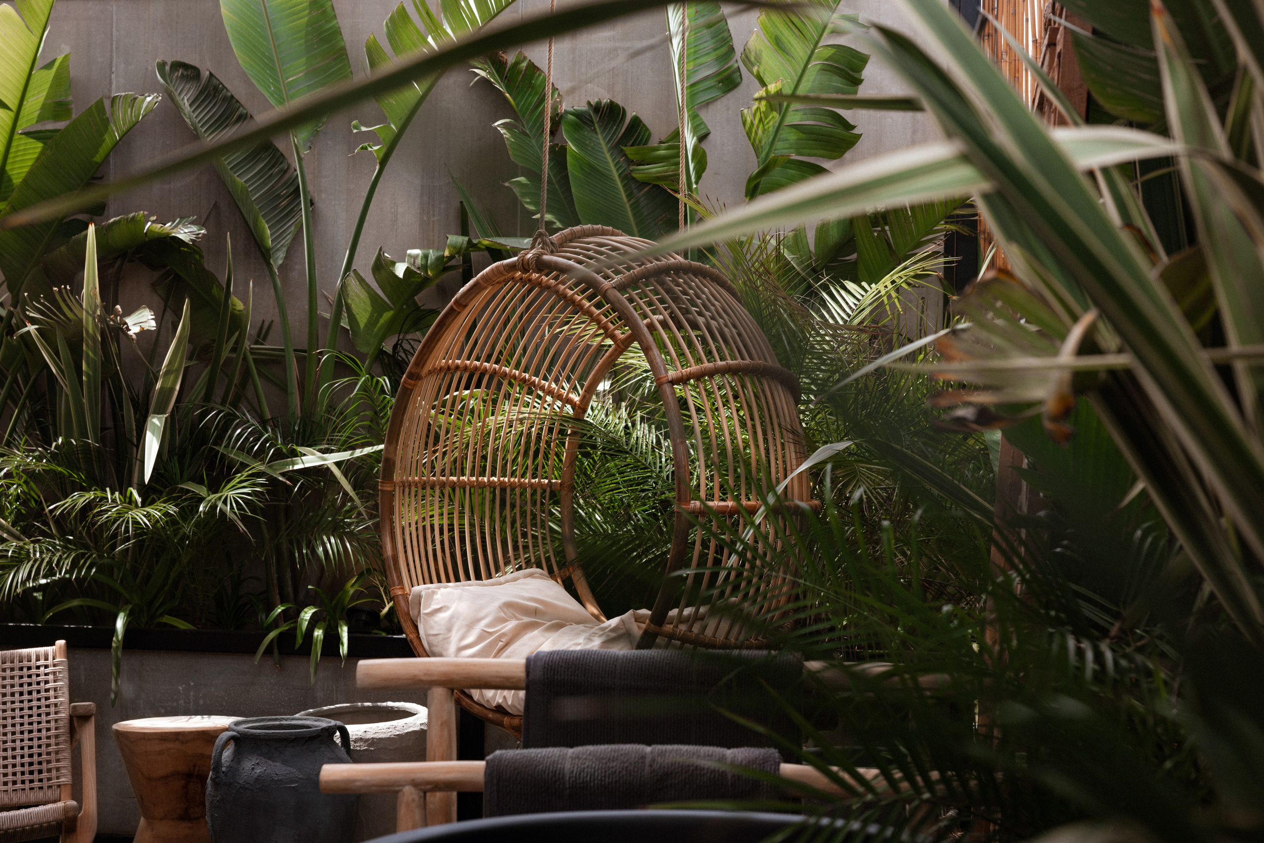 Interior photography and video shooting of a hotel in Bali style. Ivan Skufinsky — wedding and family photographer in Vancouver