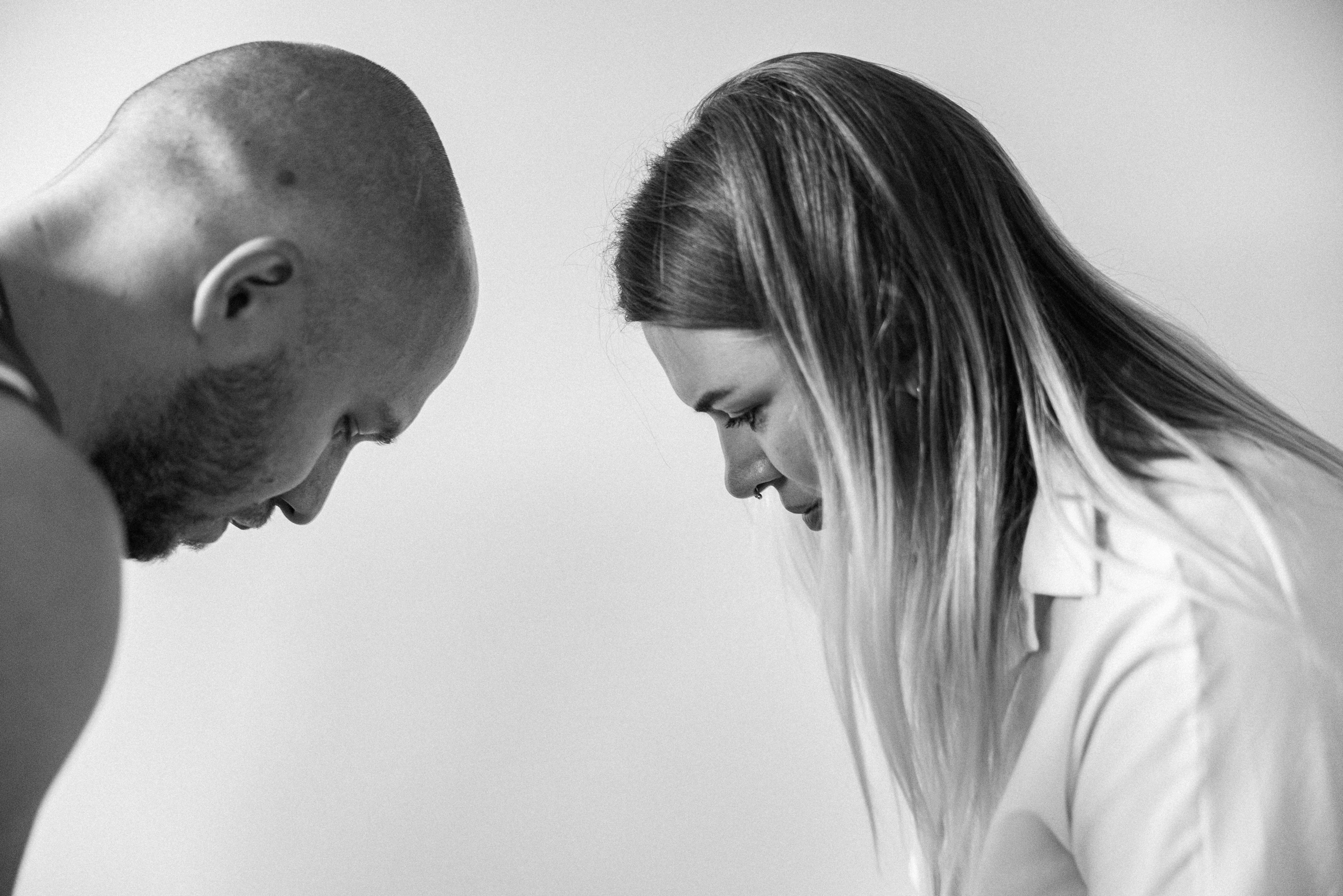 Family photo session at home. home family photo session with a newborn. Ivan Skufinsky — wedding and family photographer in Vancouver