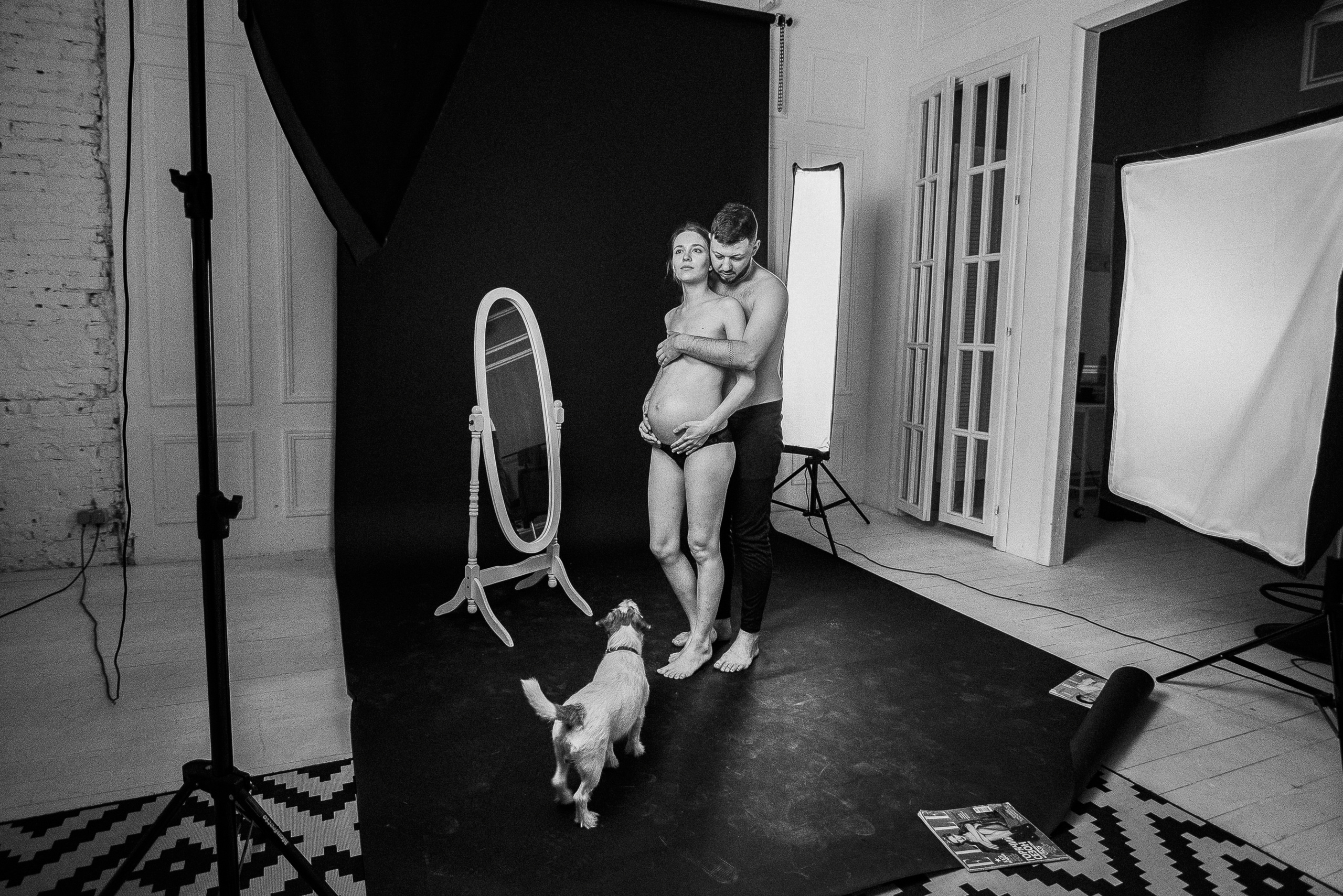 Pregnancy photo session in a photo studio with a dog. Ivan Skufinsky — wedding and family photographer in Vancouver