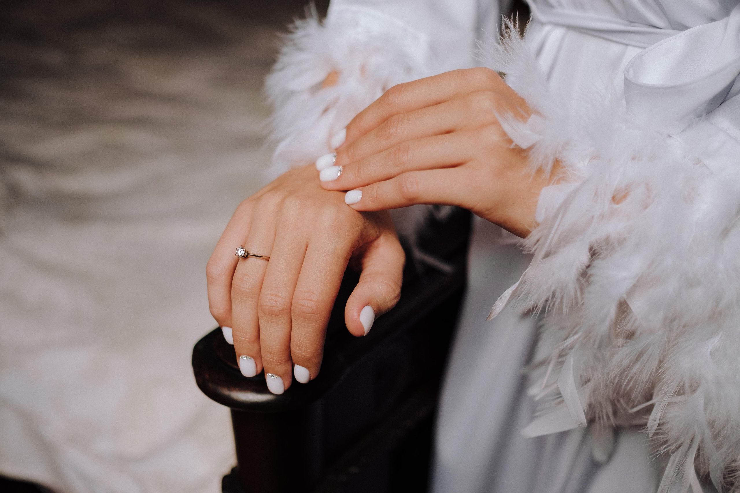 руки невесты