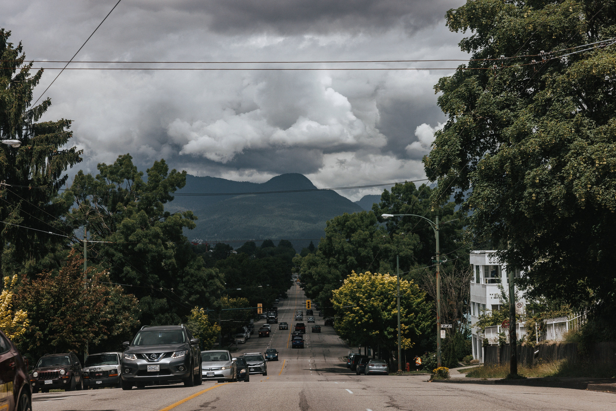 Sky-High Love: Stunning Vancouver Mountain Wedding Shoot by Helicopter. Ivan Skufinsky — wedding and family photographer in Vancouver