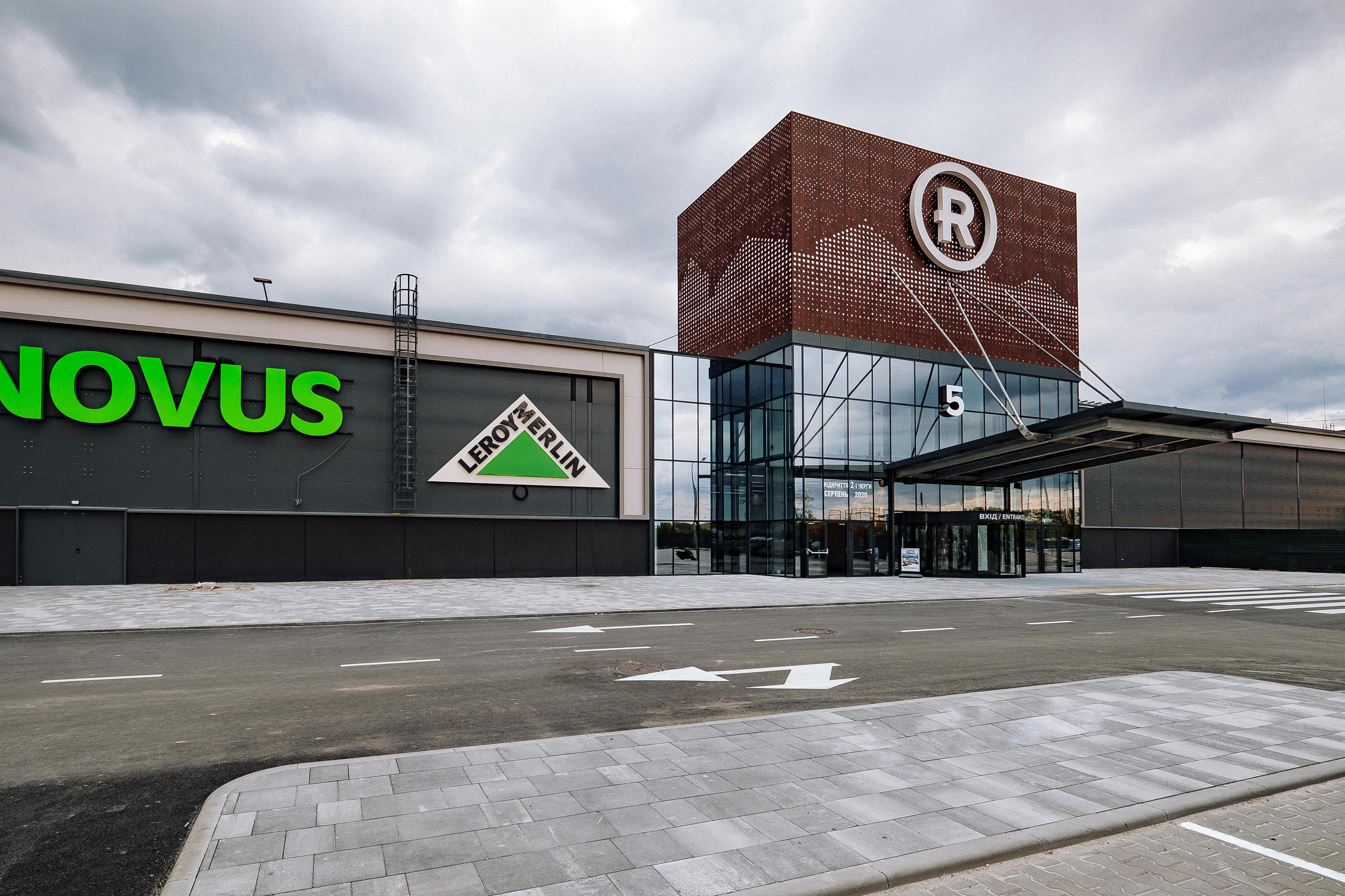 EXTERIER RETROVILLE. Ivan Skufinsky — wedding and family photographer in Vancouver